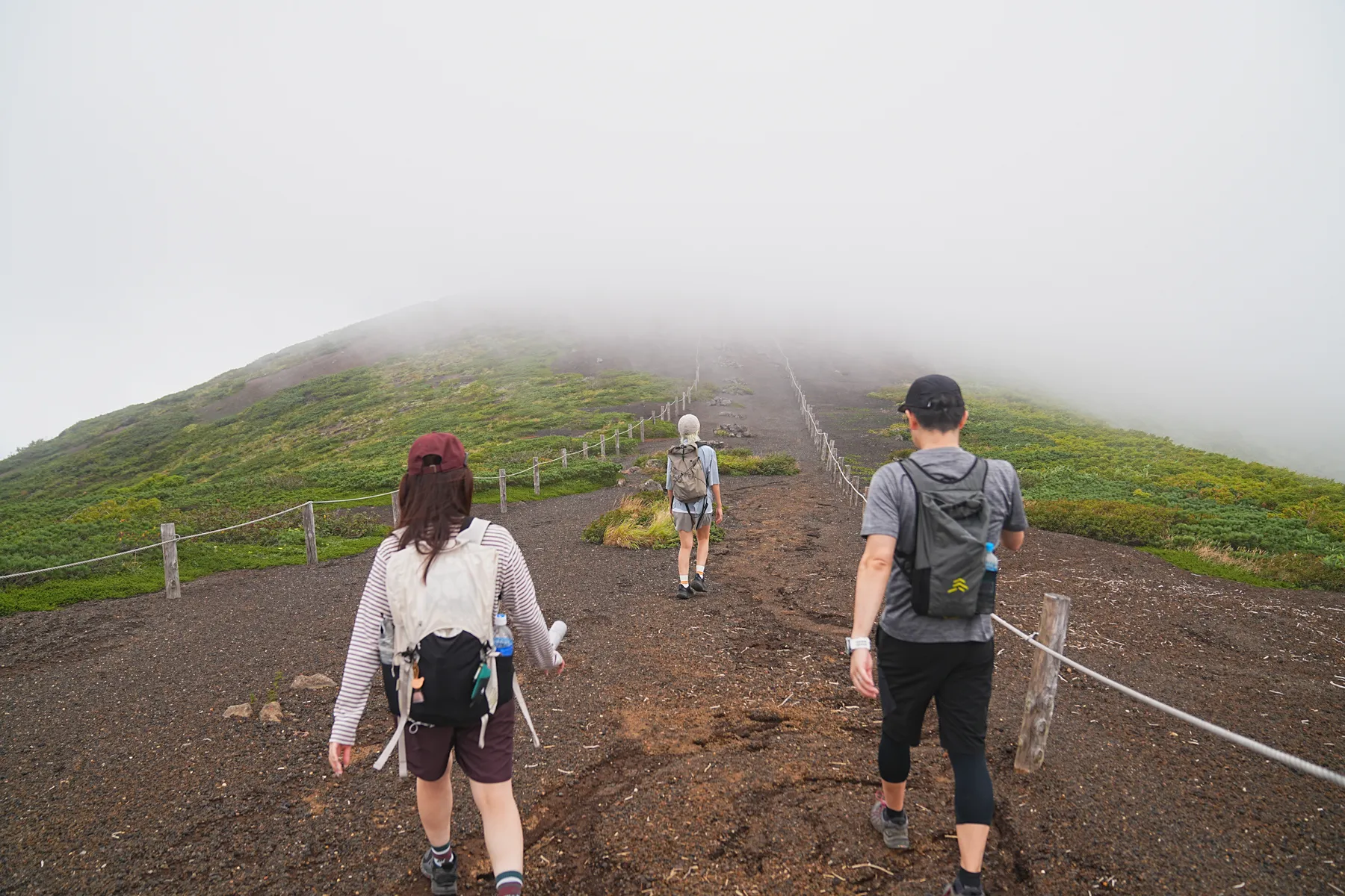 夏の終わりの秋田駒ヶ岳をのんびり日帰り登山。