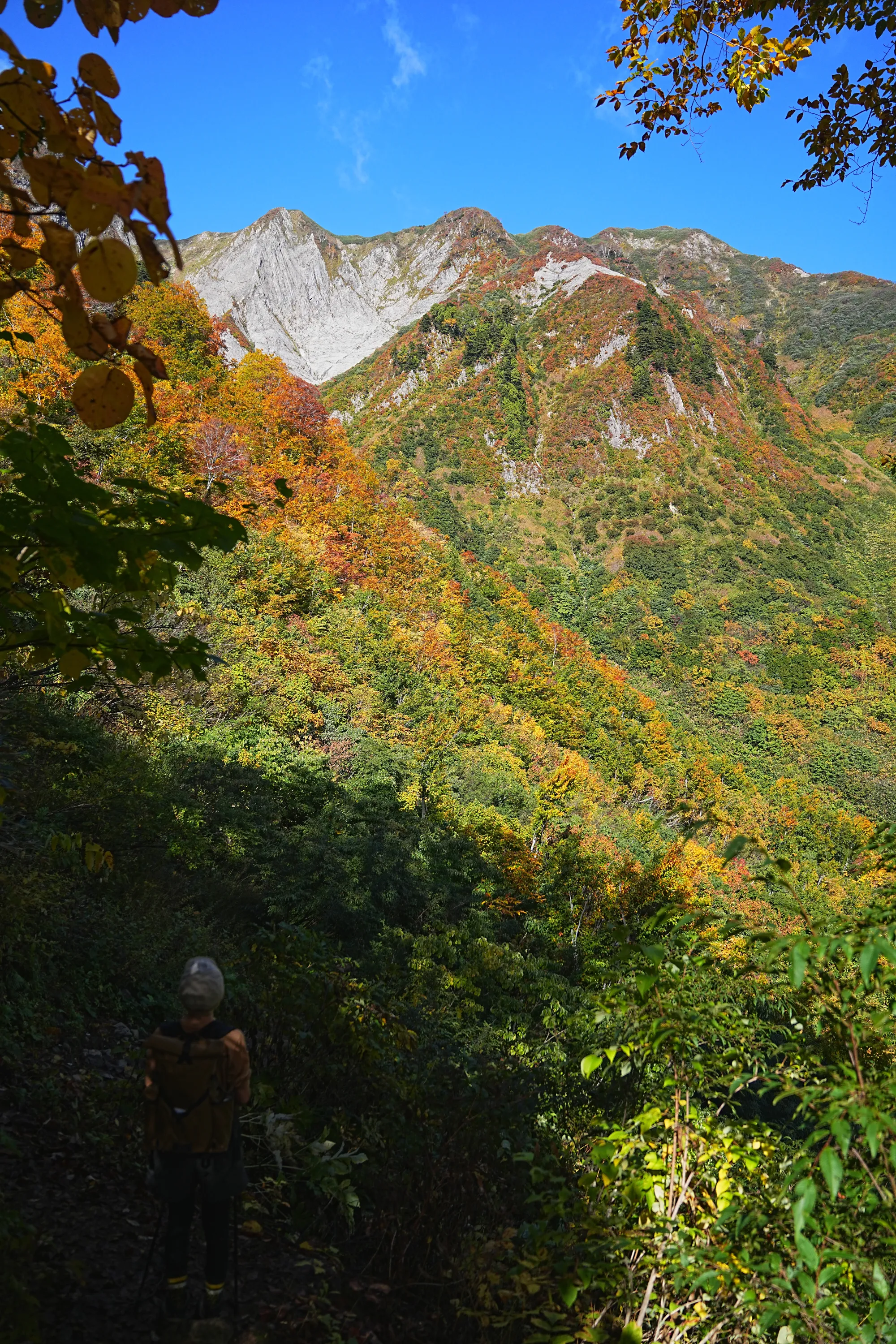 紅葉がピークの雨飾山登山&雨飾荘にお泊まりレポート。
