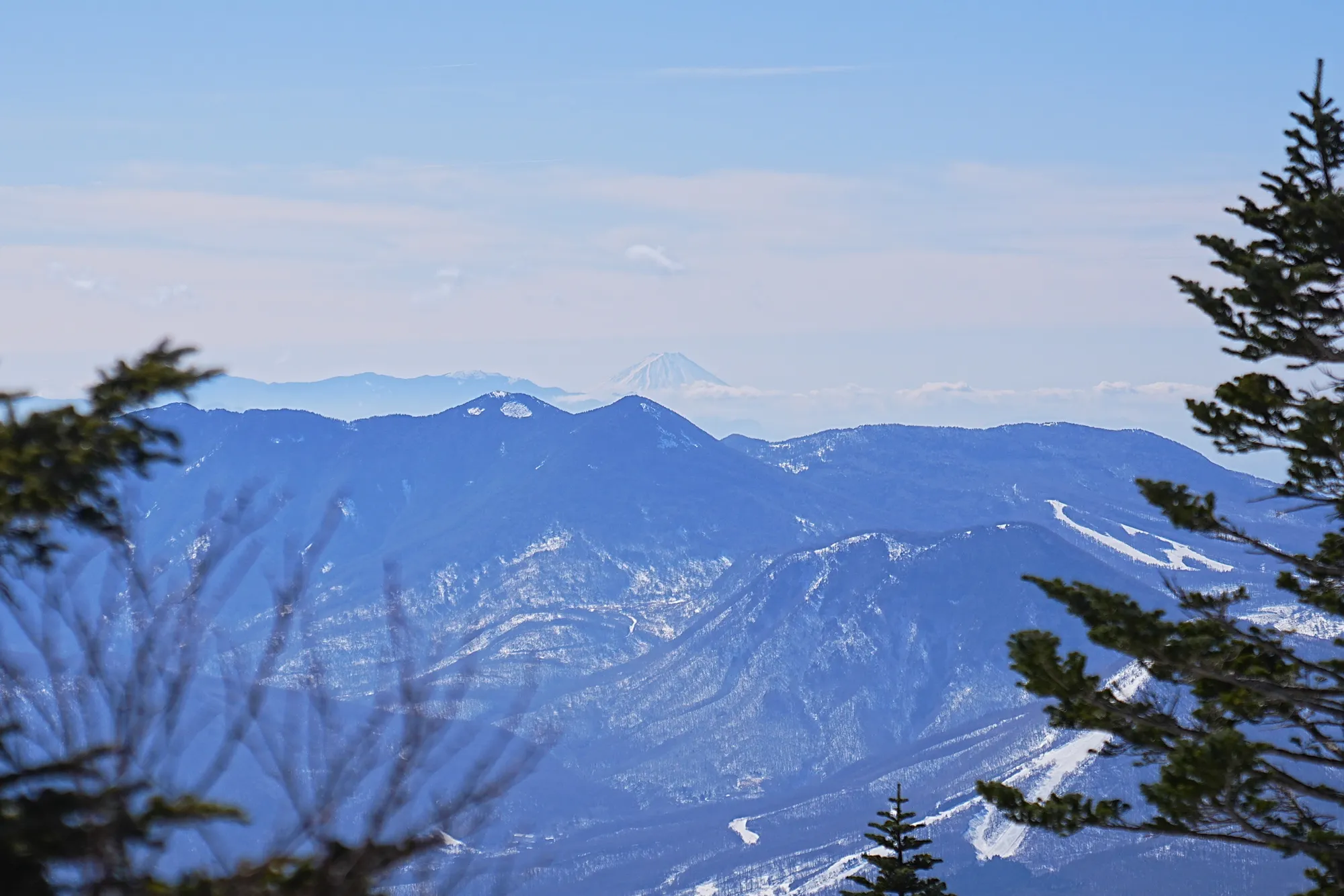 残雪の四阿山 早春登山