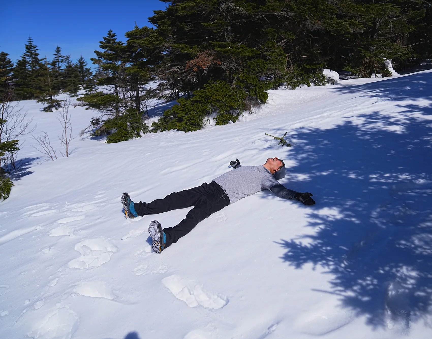 残雪の四阿山 早春登山