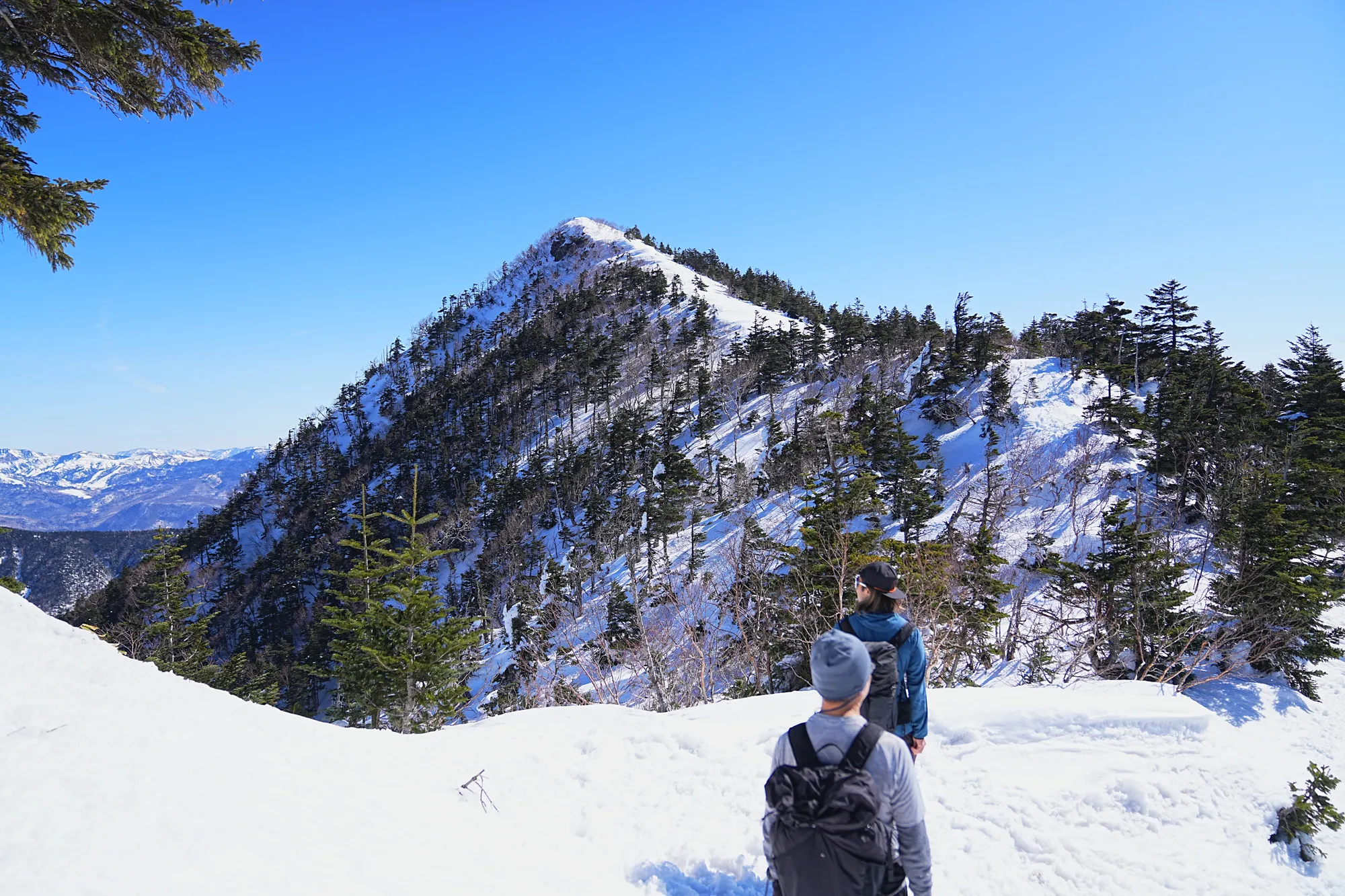 残雪の四阿山 早春登山