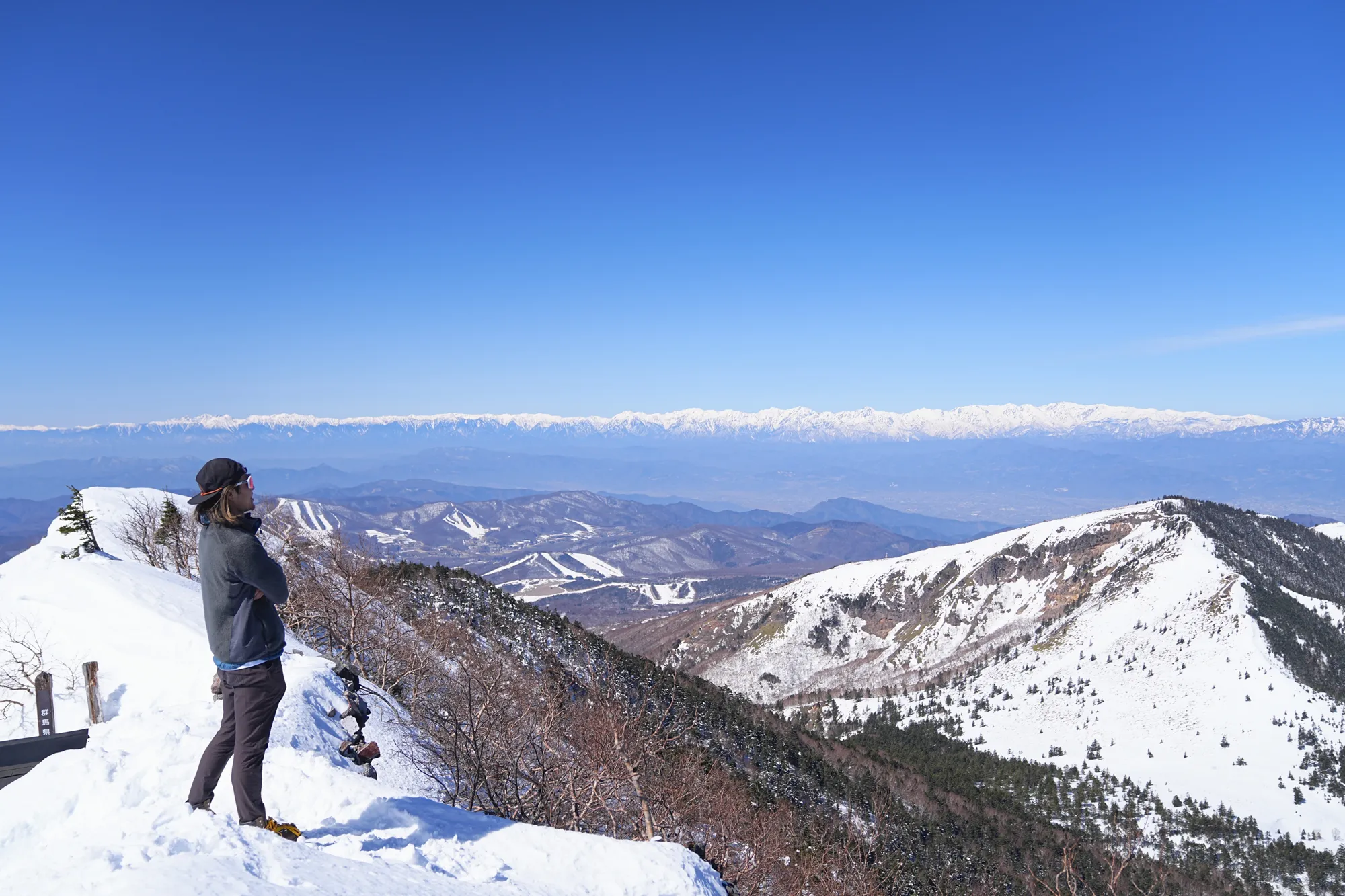 残雪の四阿山 早春登山
