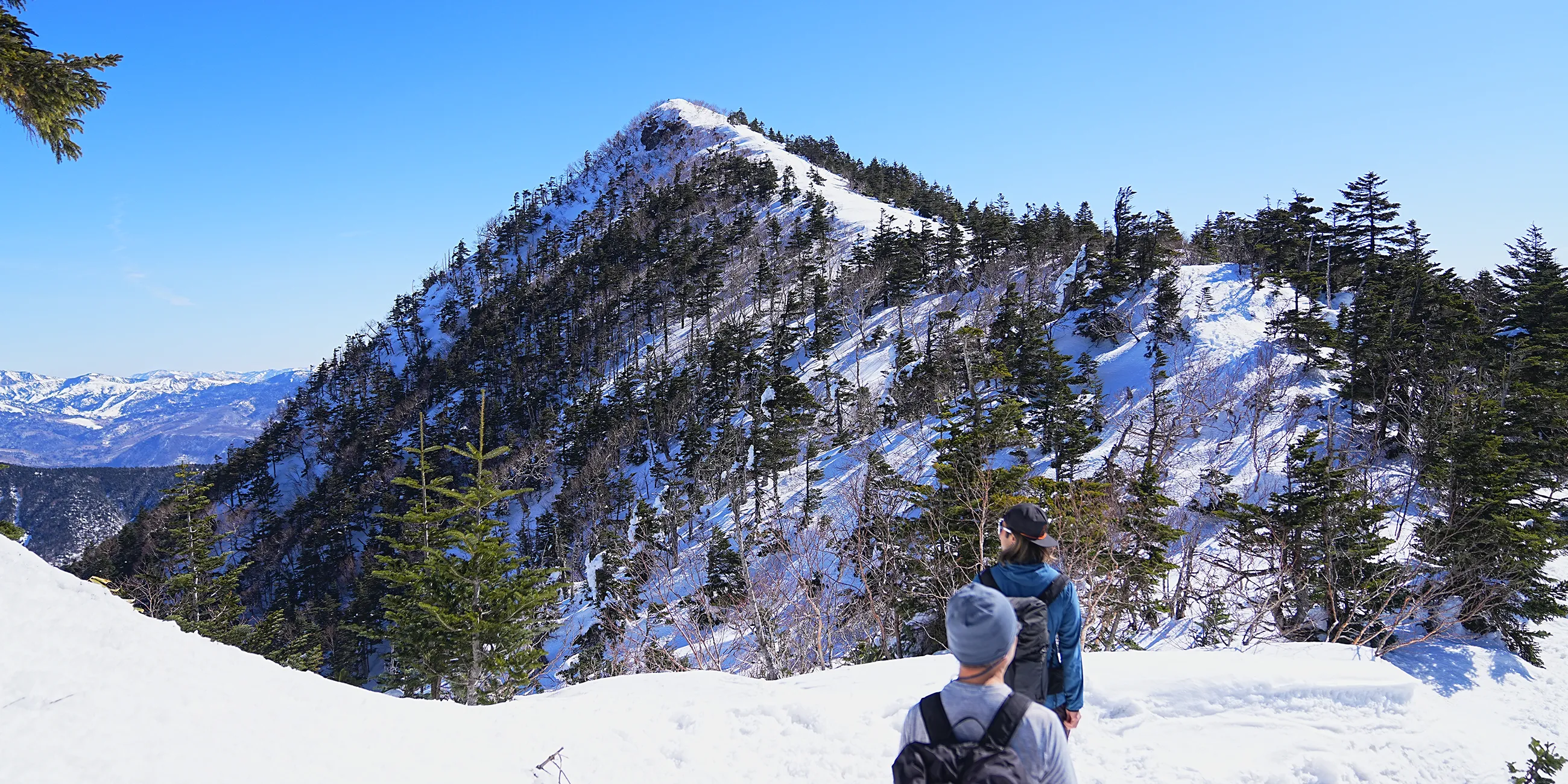 残雪の四阿山 早春登山