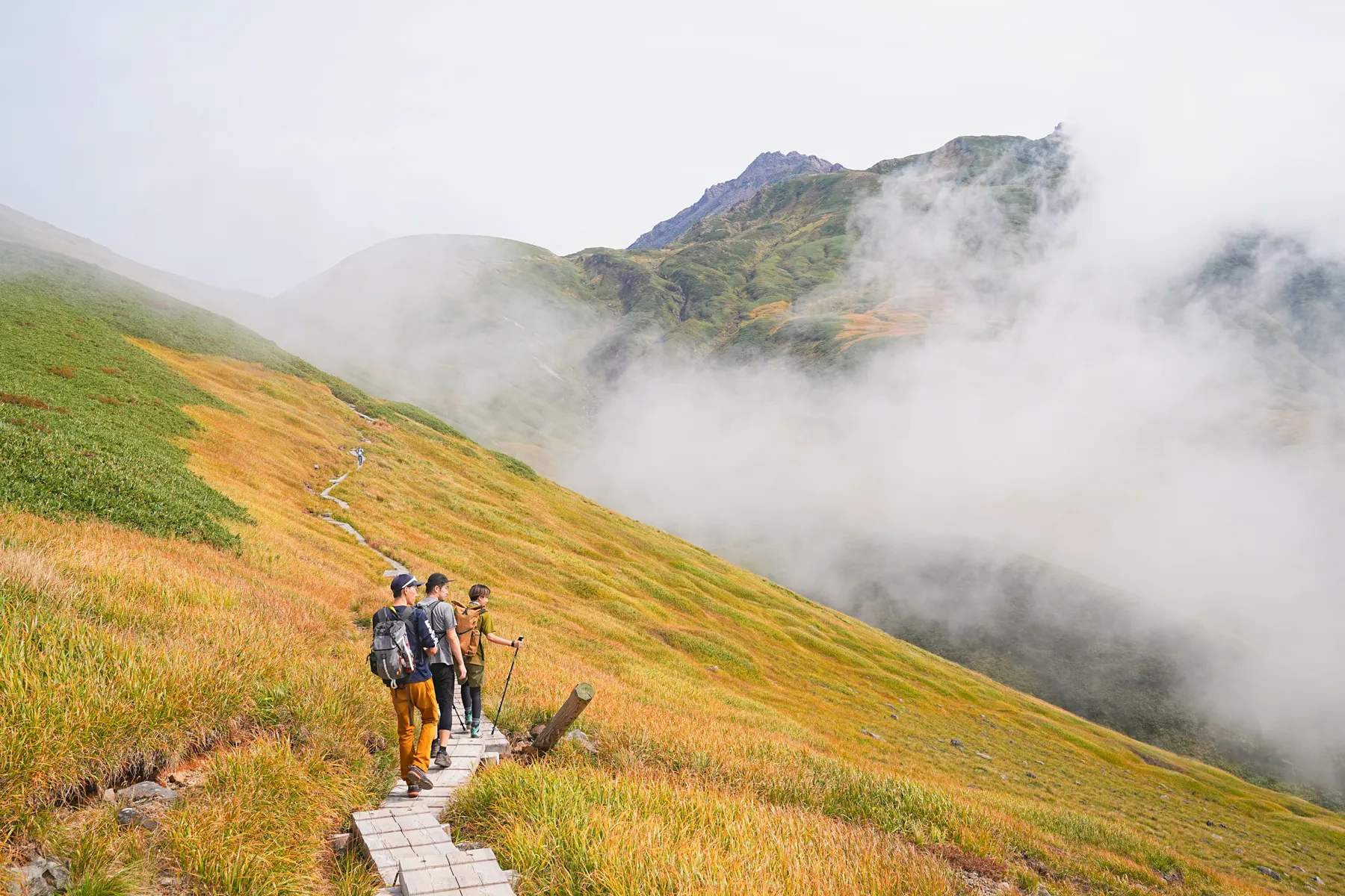 紅葉の鳥海山登山