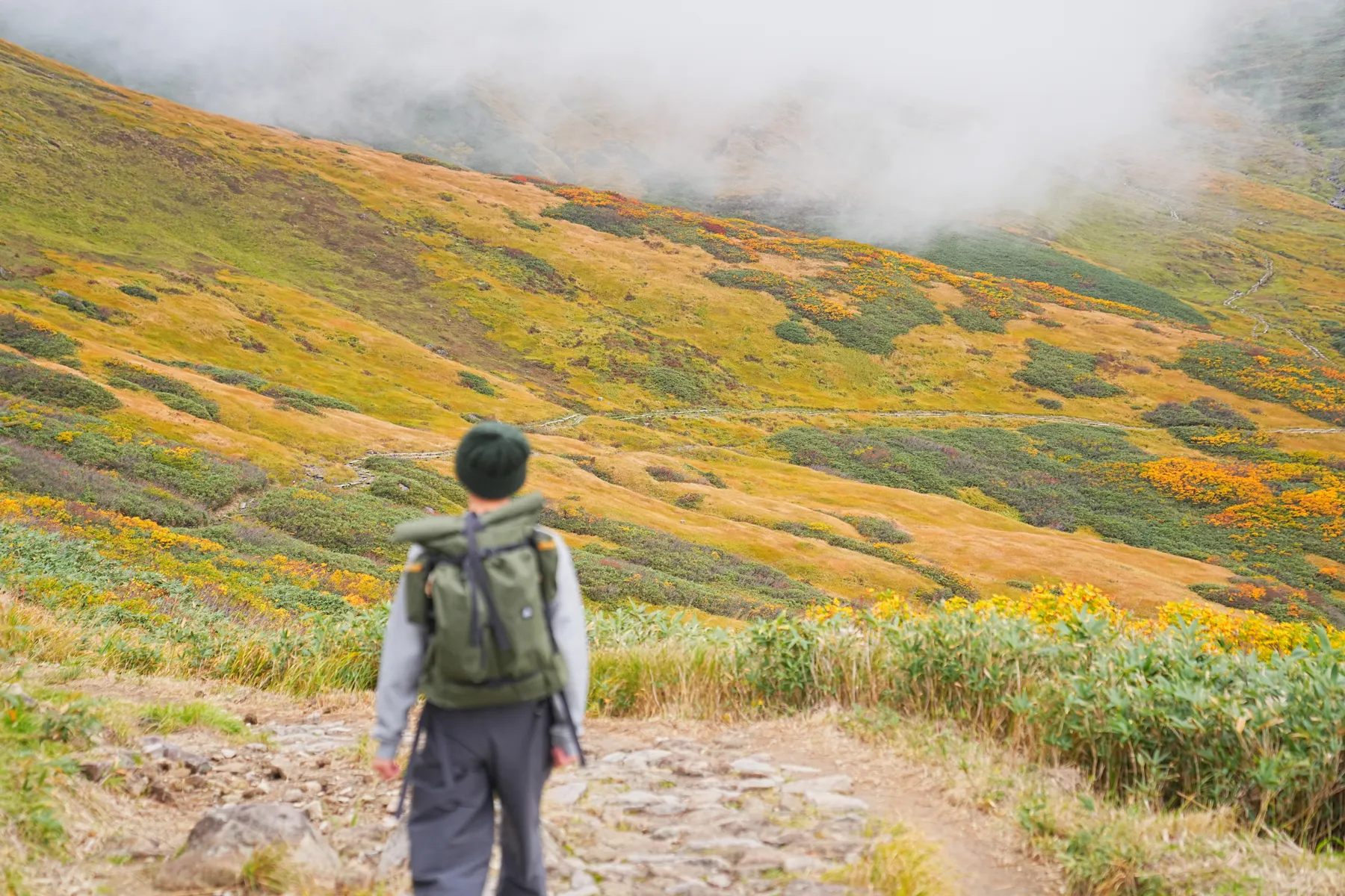 紅葉の月山へ 日帰り紅葉登山