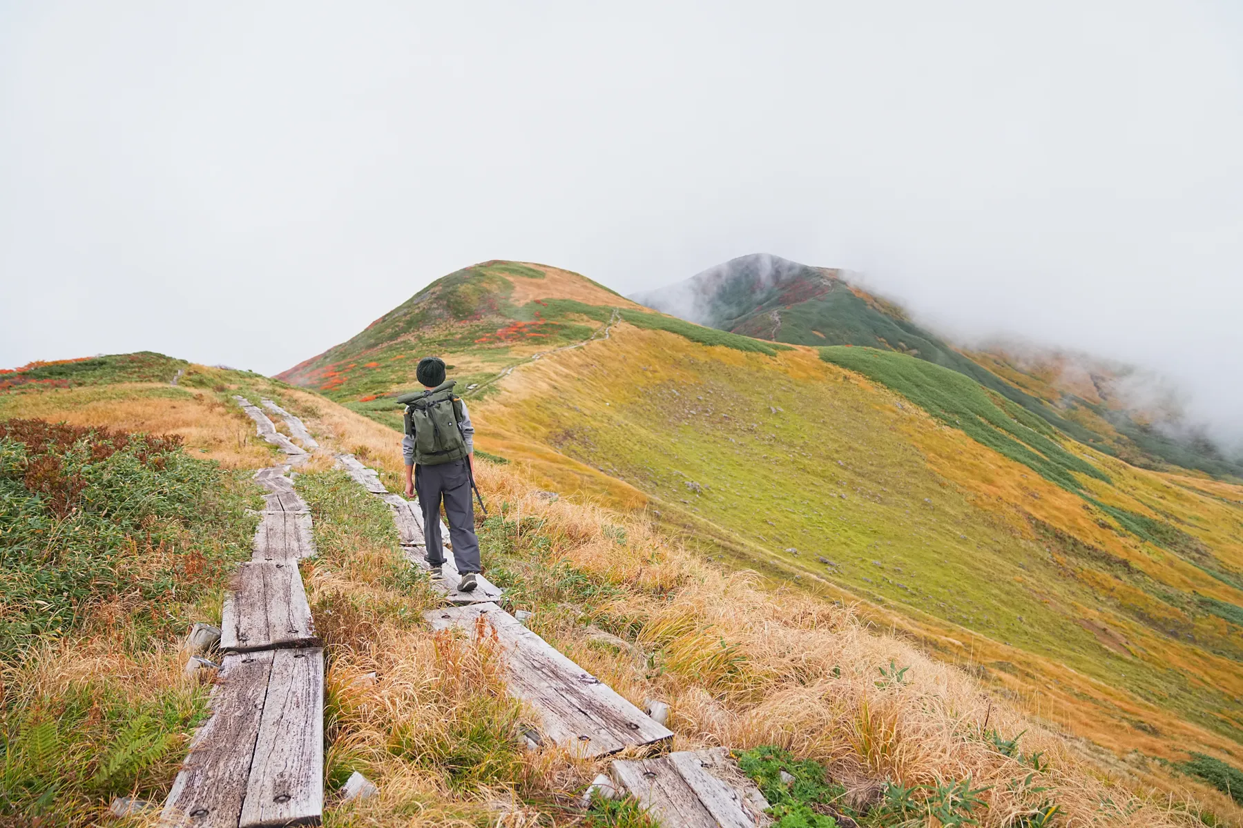 紅葉の月山へ 日帰り紅葉登山