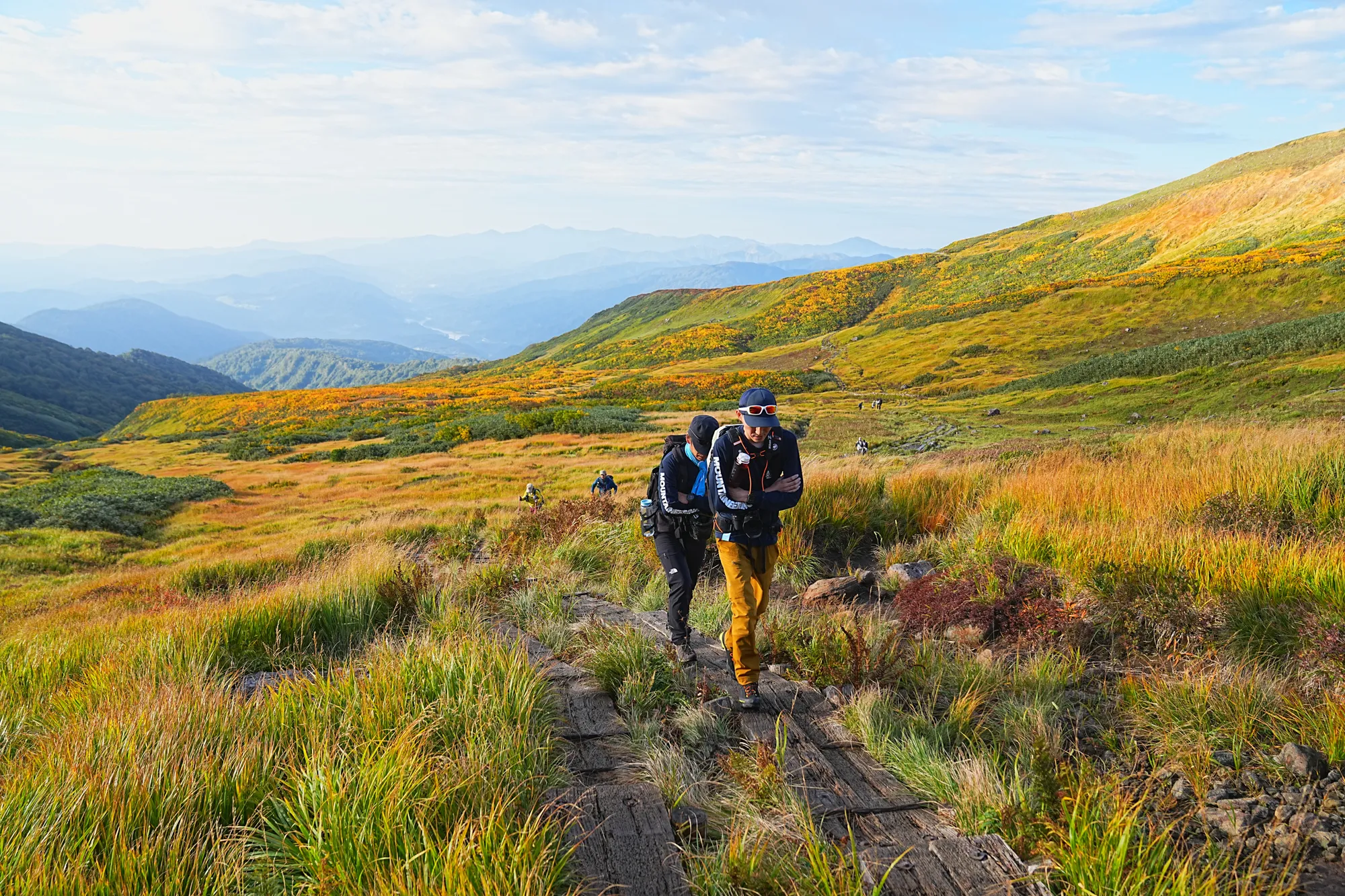 紅葉に染まる名峰・月山。2025年紅葉状況レポート。