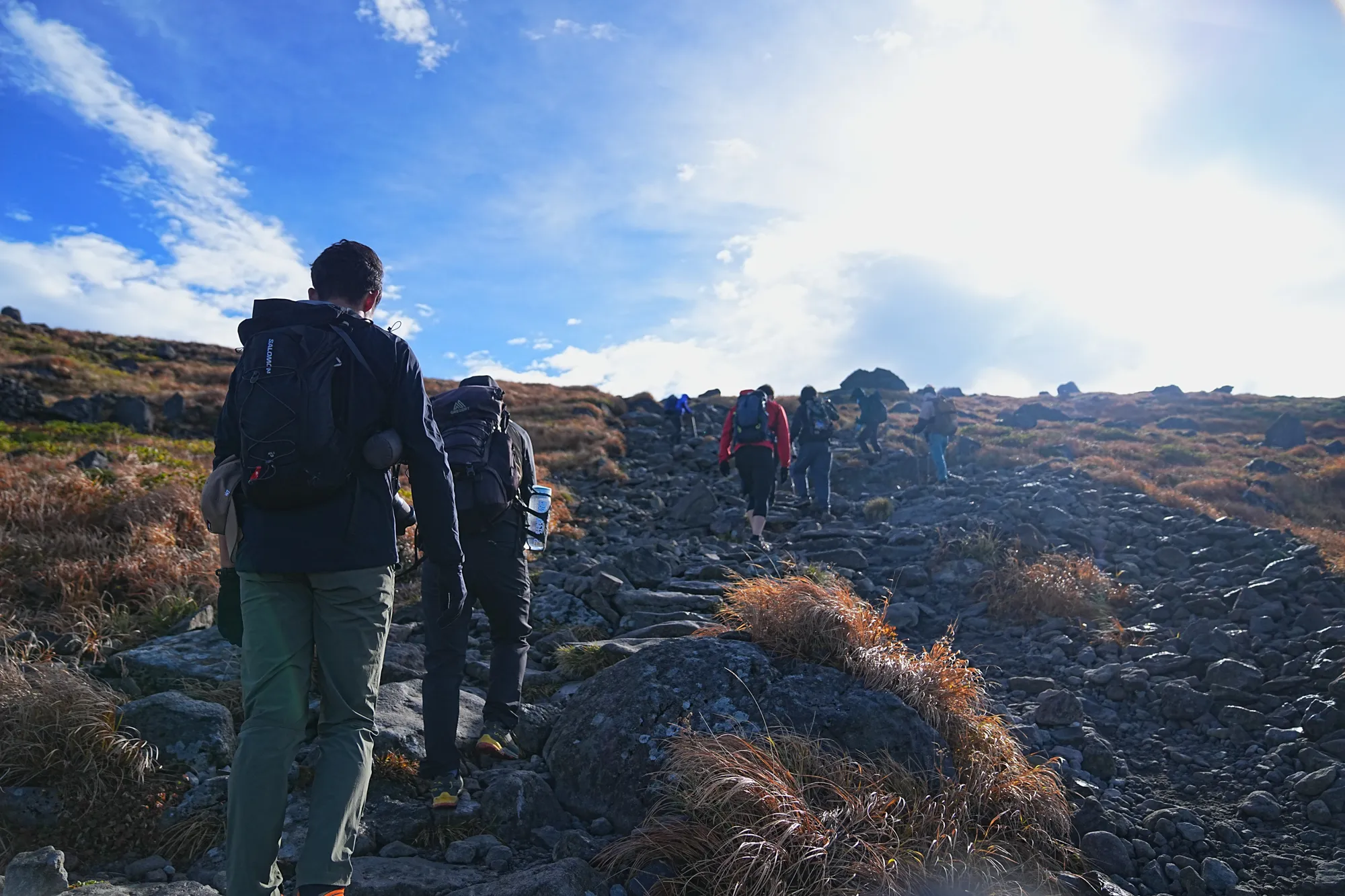 紅葉に染まる名峰・月山。2025年紅葉状況レポート。