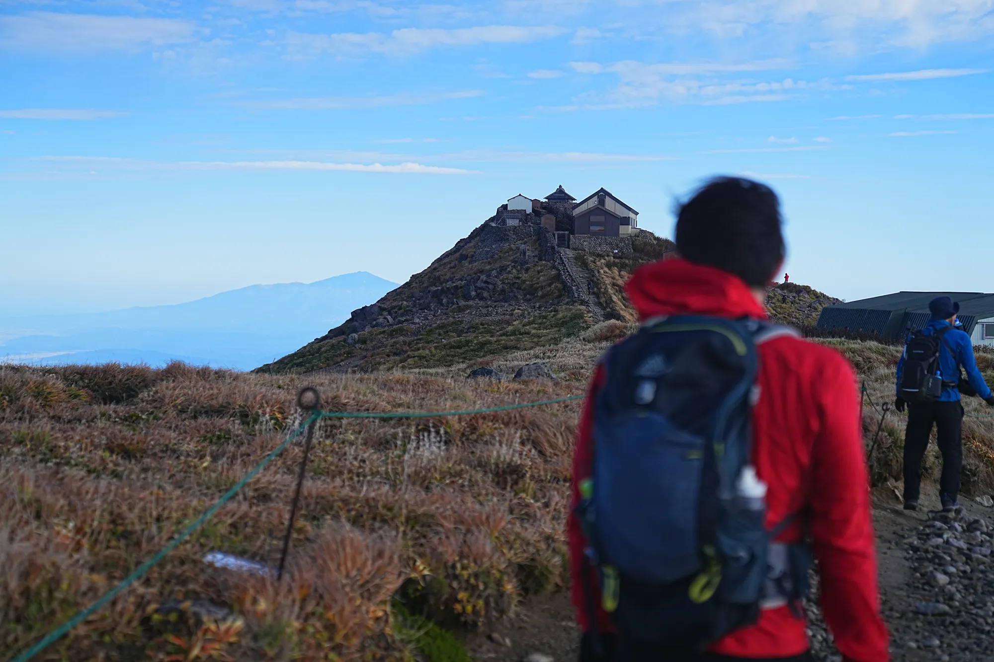 紅葉に染まる名峰・月山。2025年紅葉状況レポート。