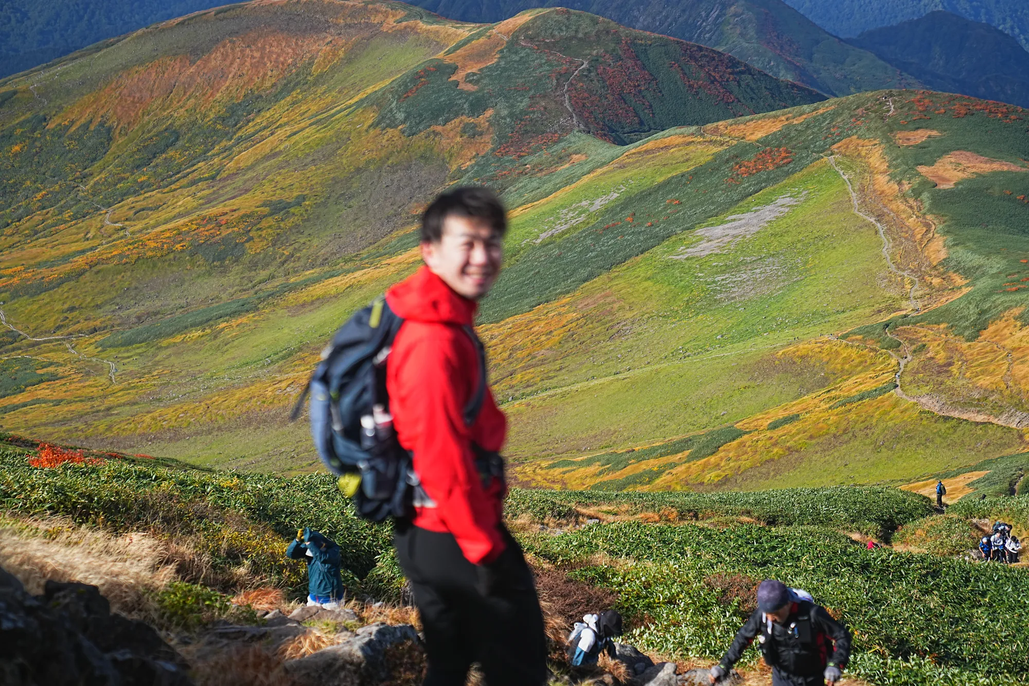 紅葉に染まる名峰・月山。2025年紅葉状況レポート。