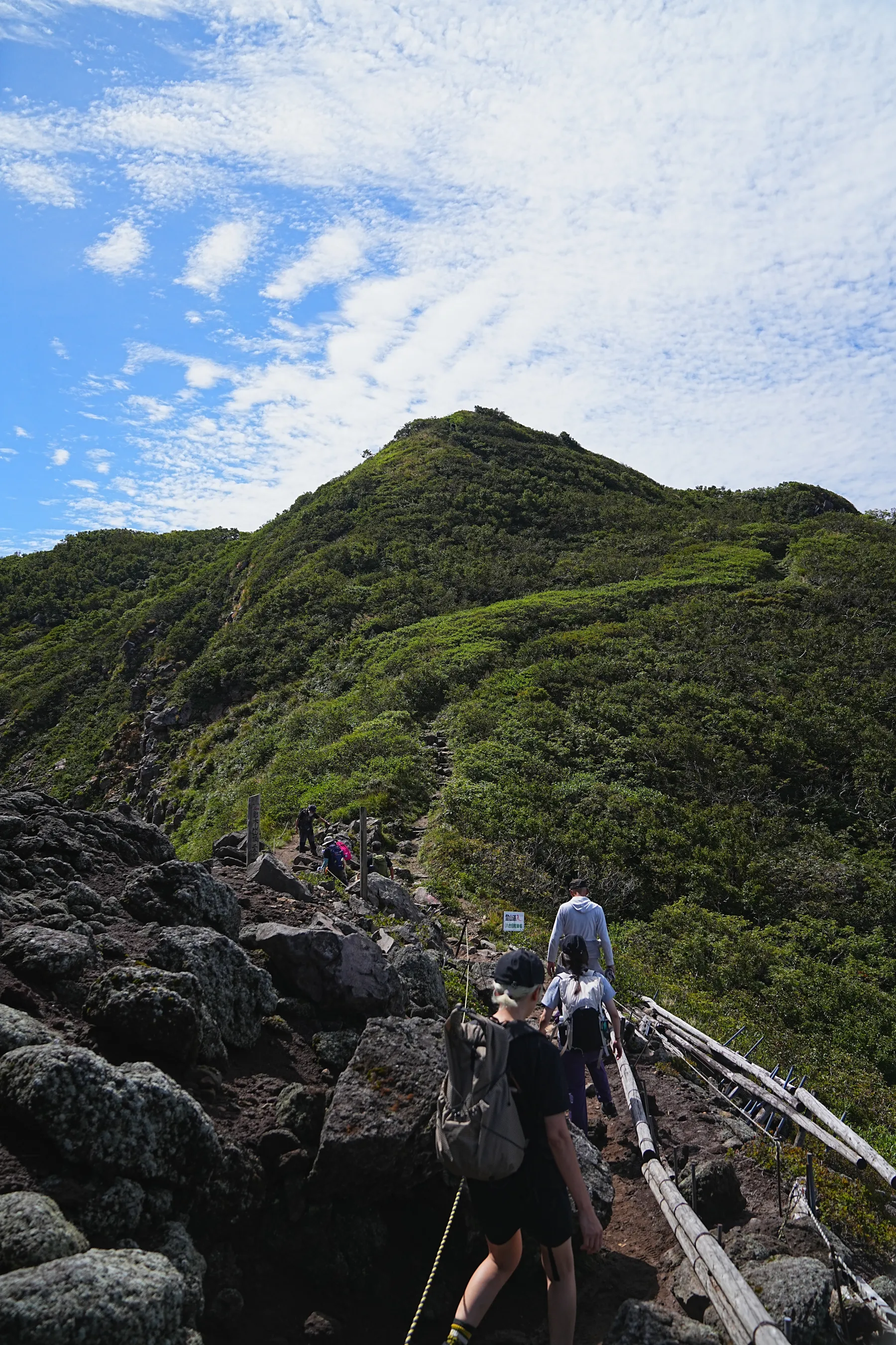 嶽温泉に泊まって夏の終わりの岩木山をのんびり日帰り登山。
