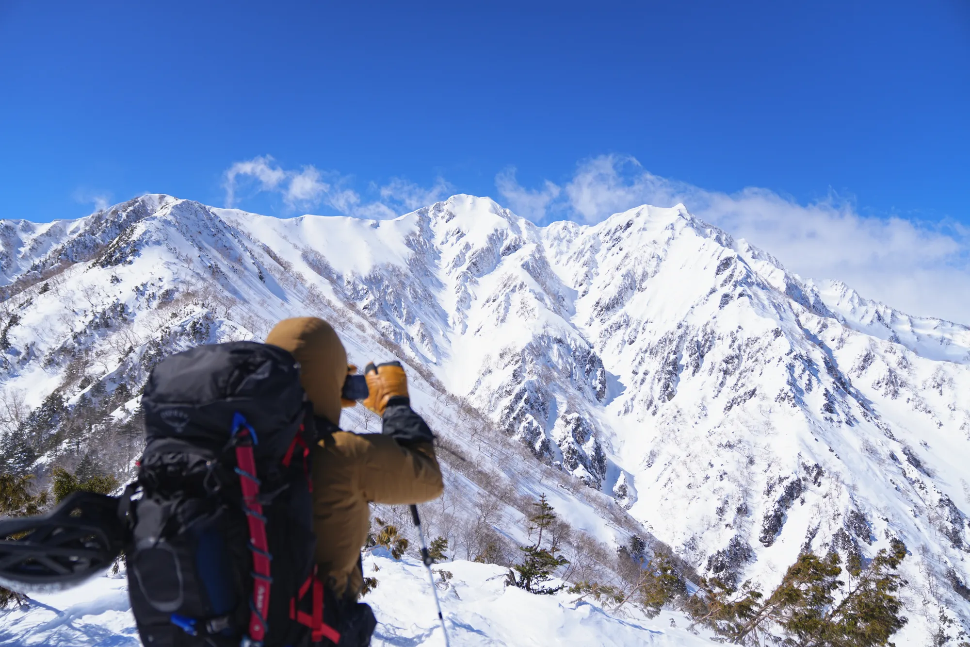 爺ヶ岳の冬季バリエーション「東尾根」で雪上テント泊！