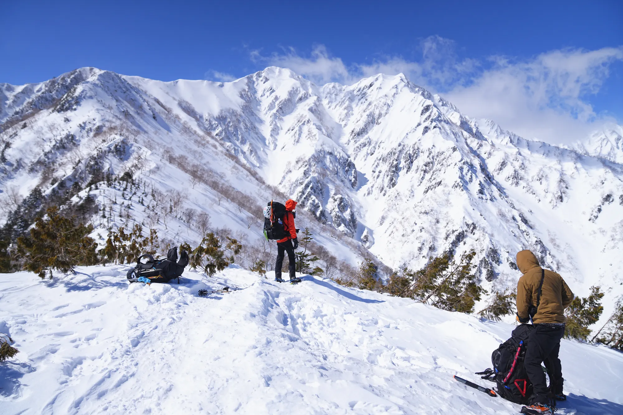 爺ヶ岳の冬季バリエーション「東尾根」で雪上テント泊！