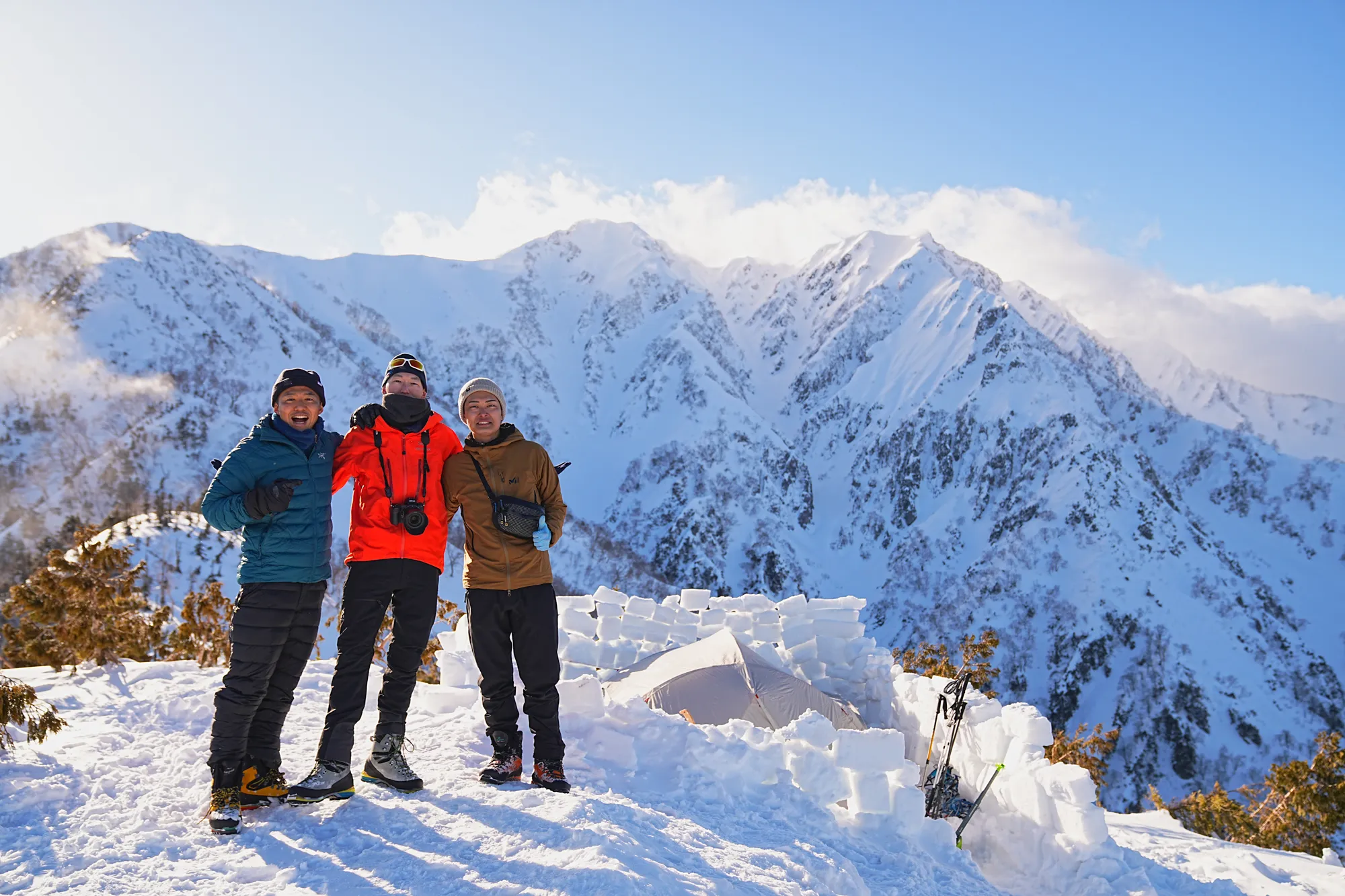 爺ヶ岳の冬季バリエーション「東尾根」で雪上テント泊！