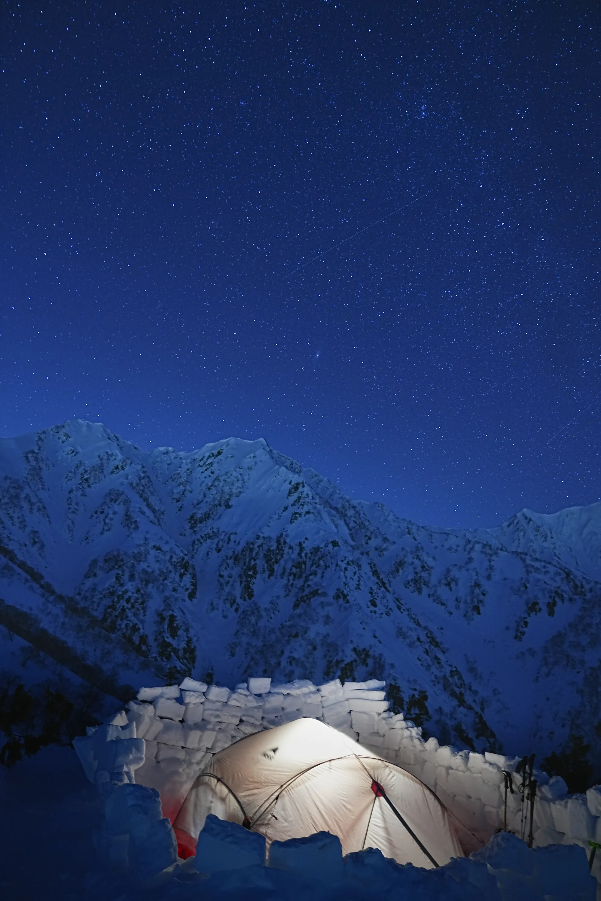 爺ヶ岳の冬季バリエーション「東尾根」で雪上テント泊！