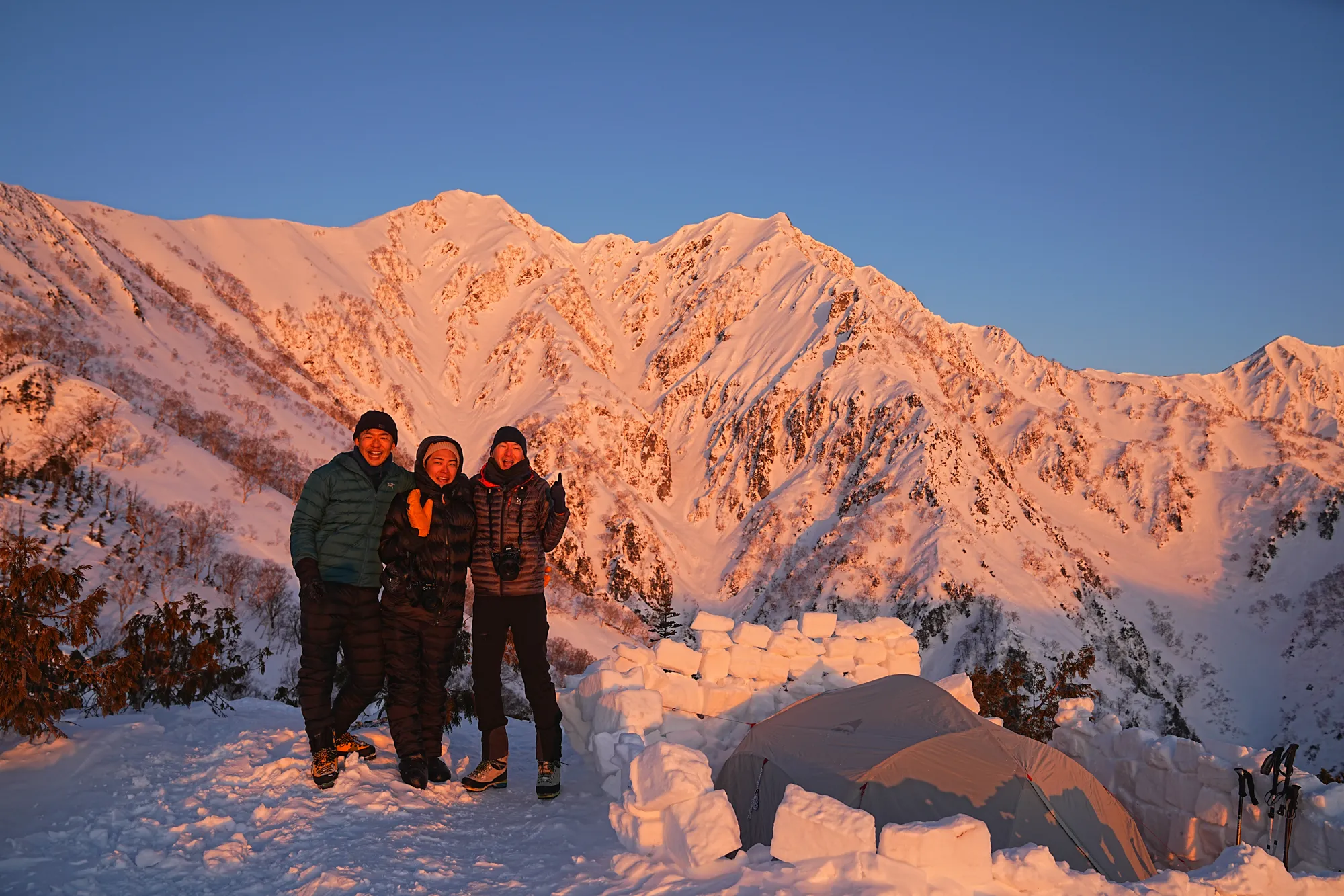 爺ヶ岳の冬季バリエーション「東尾根」で雪上テント泊！