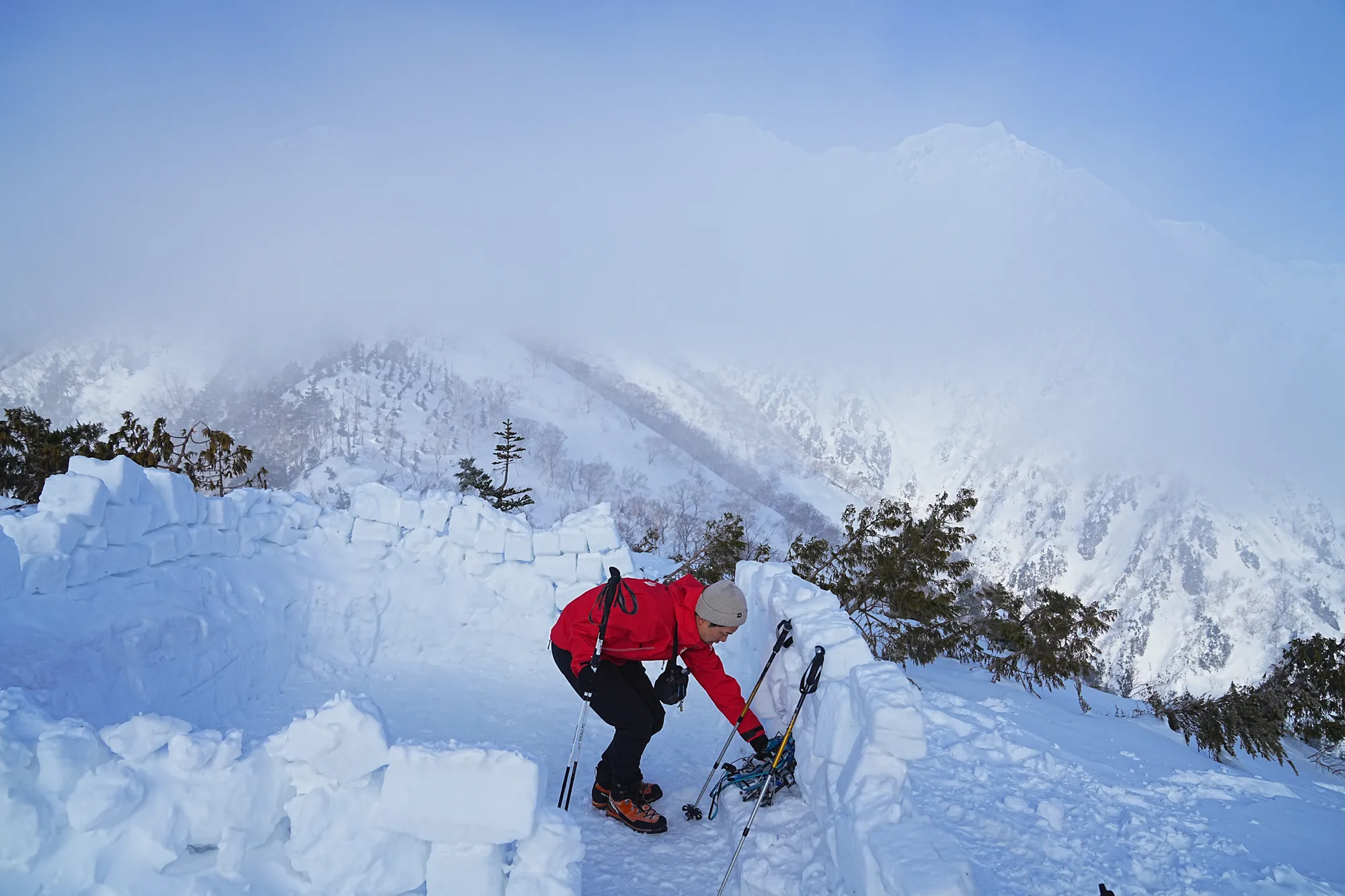爺ヶ岳の冬季バリエーション「東尾根」で雪上テント泊！