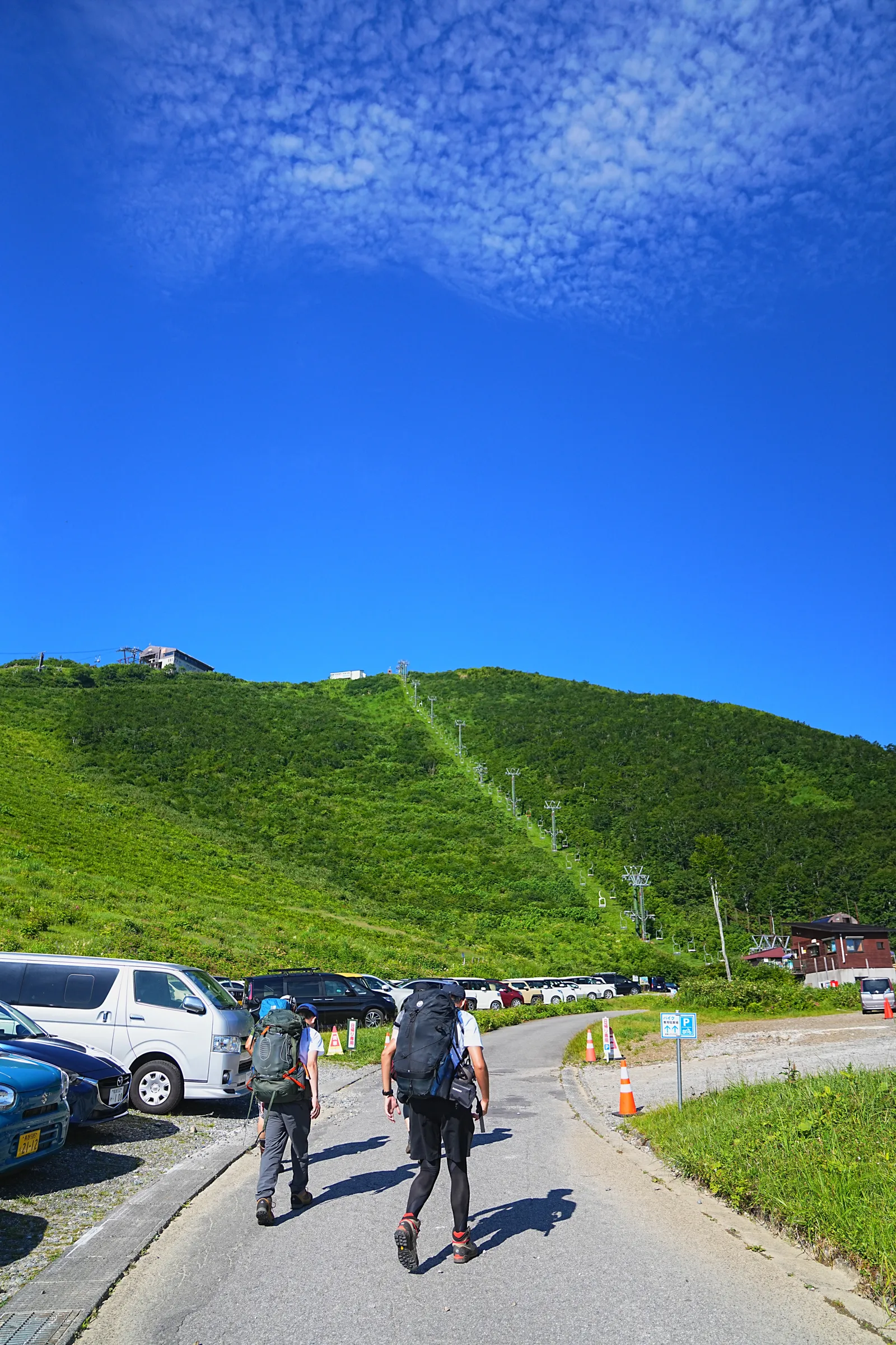 憧れの北アルプスの唐松岳を山小屋泊で行く。天空の池「八方池」と絶景の白馬三山。