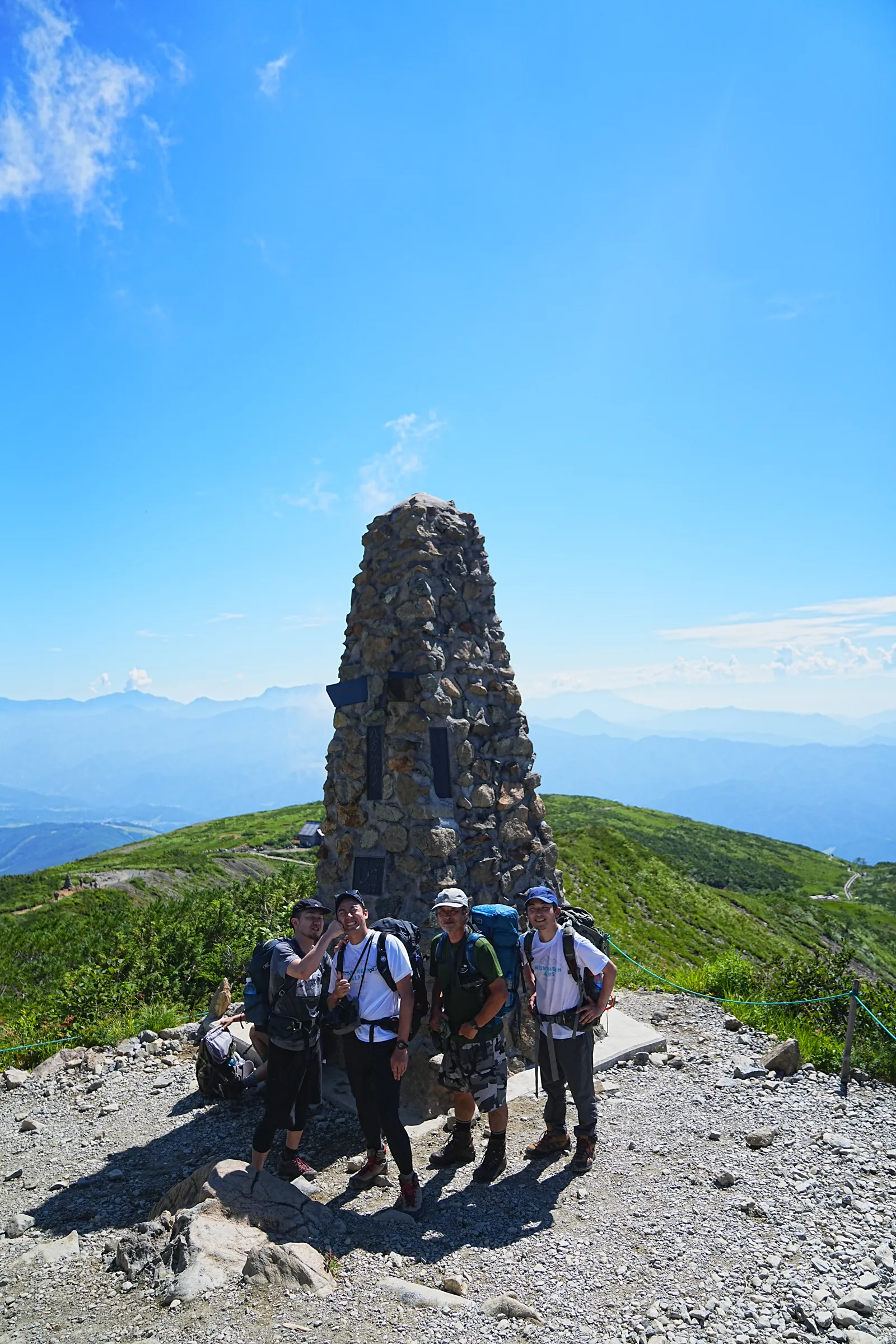憧れの北アルプスの唐松岳を山小屋泊で行く。天空の池「八方池」と絶景の白馬三山。