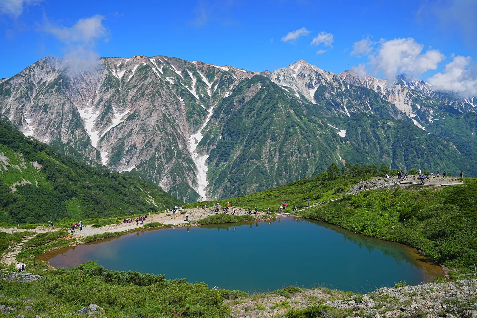 憧れの北アルプスの唐松岳を山小屋泊で行く。天空の池「八方池」と絶景の白馬三山。