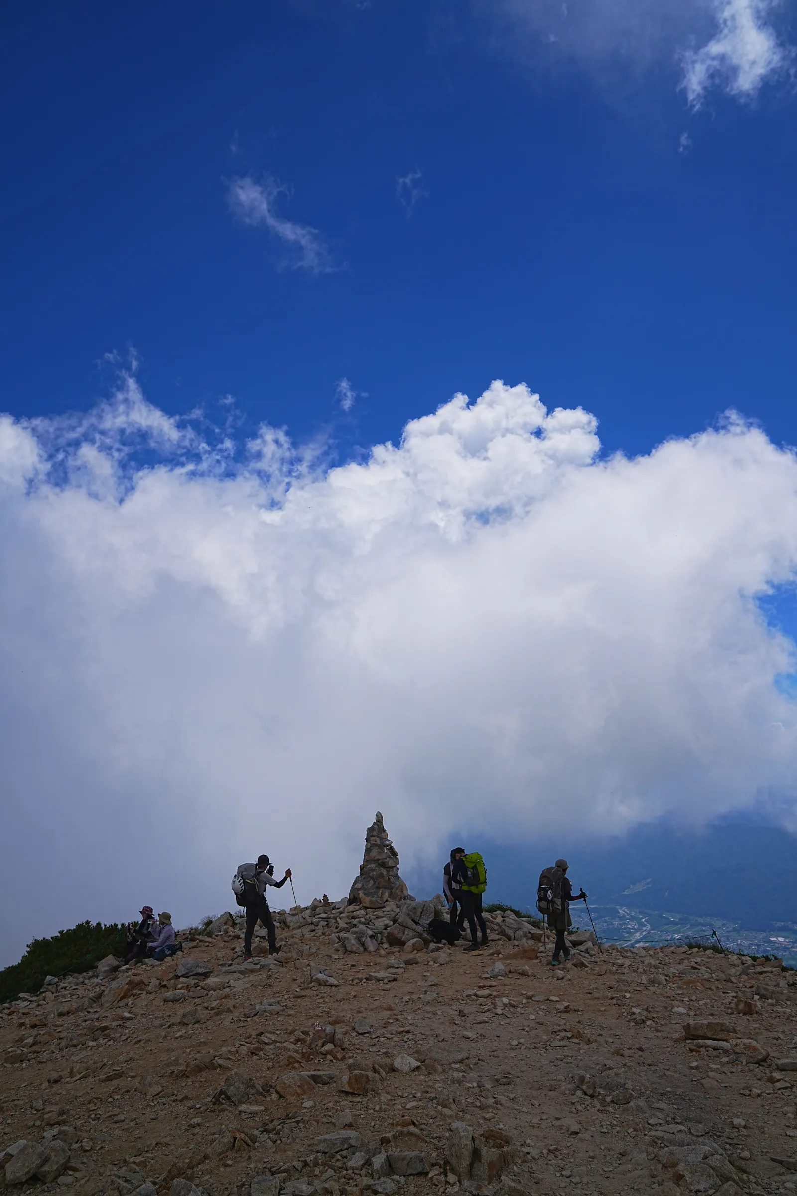 憧れの北アルプスの唐松岳を山小屋泊で行く。天空の池「八方池」と絶景の白馬三山。