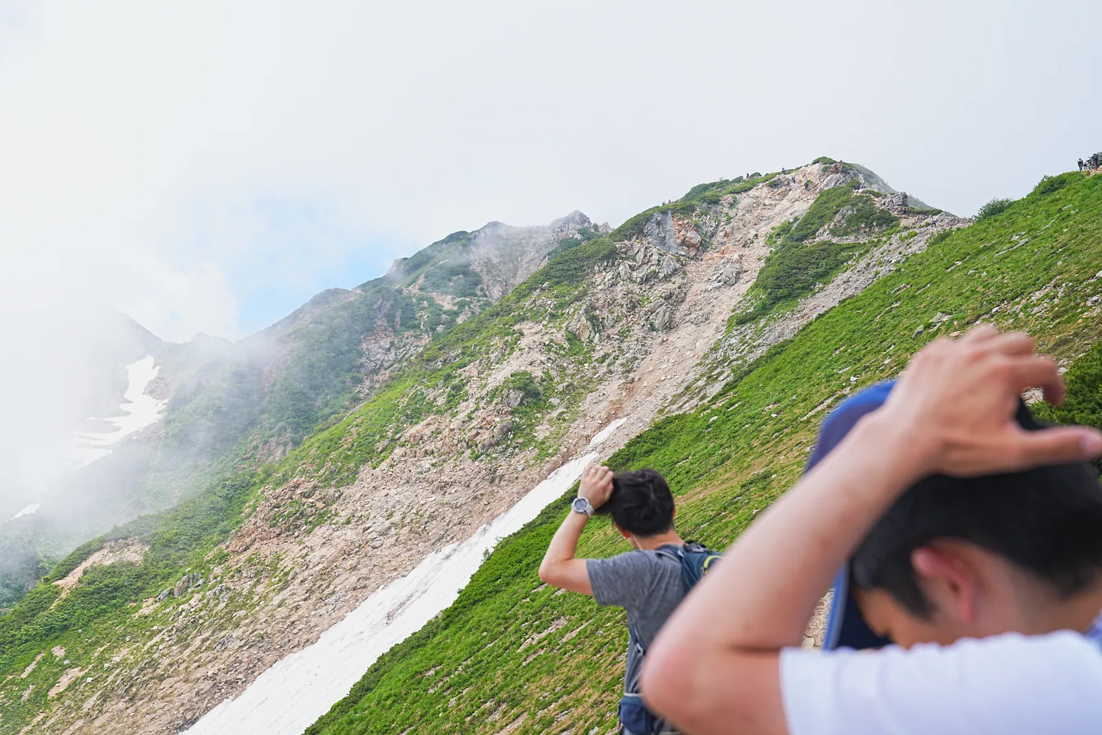 憧れの北アルプスの唐松岳を山小屋泊で行く。天空の池「八方池」と絶景の白馬三山。