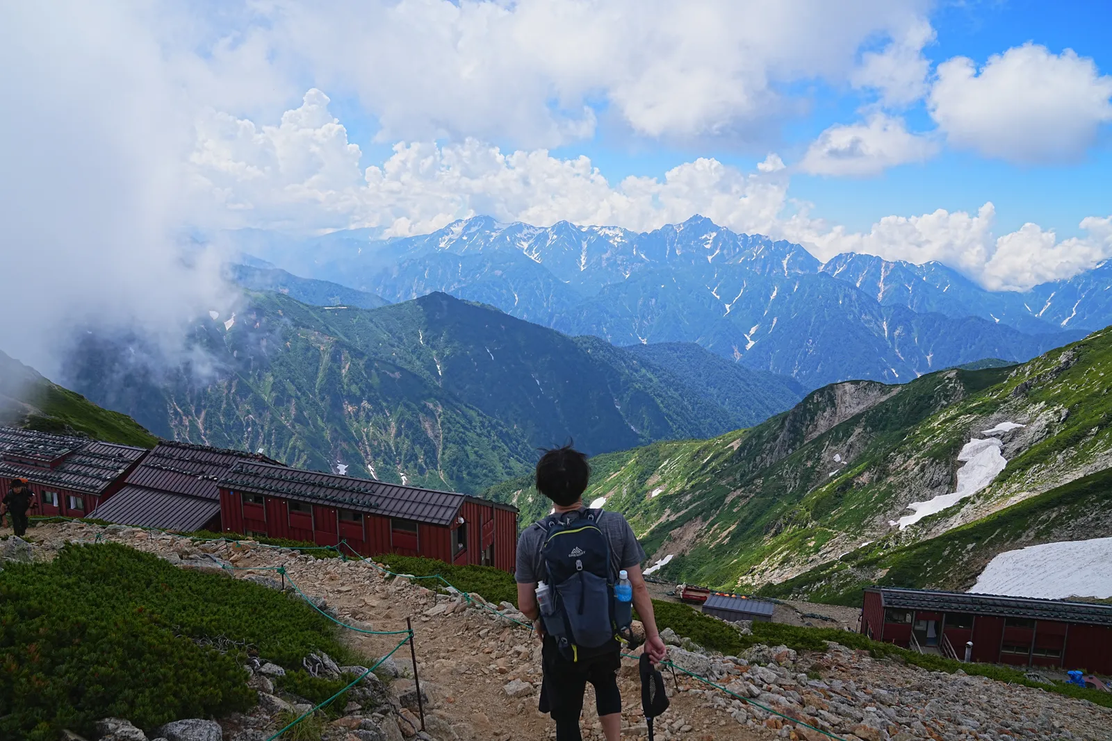 憧れの北アルプスの唐松岳を山小屋泊で行く。天空の池「八方池」と絶景の白馬三山。
