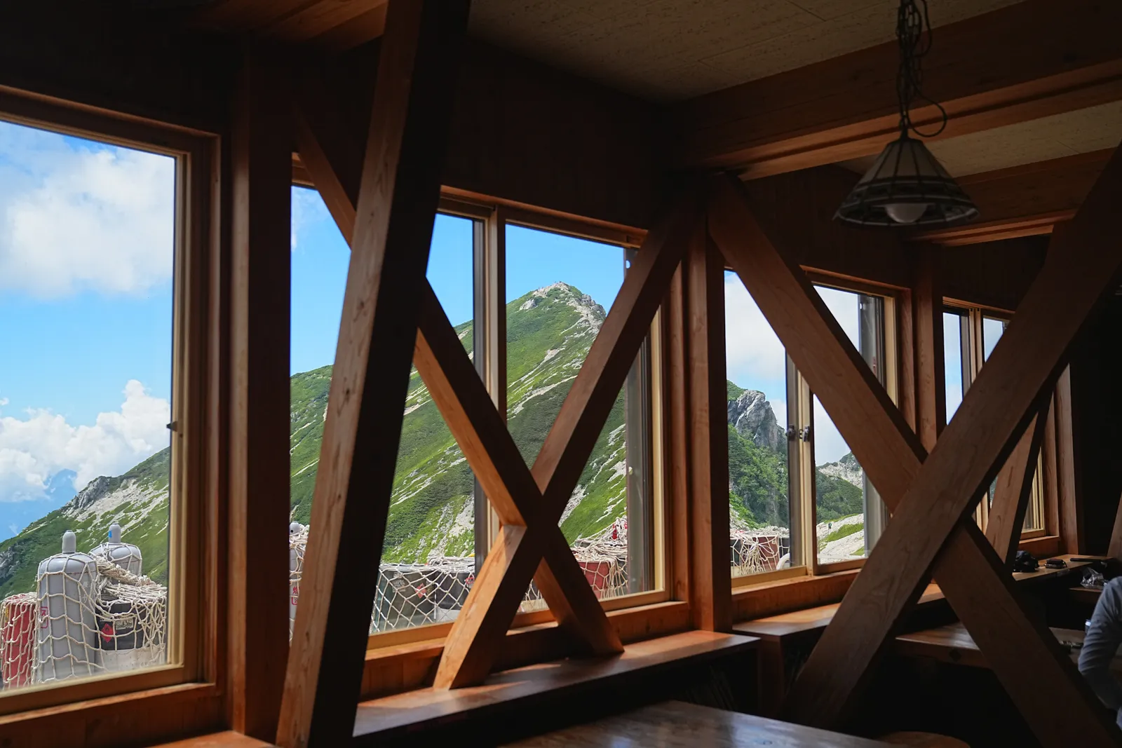 憧れの北アルプスの唐松岳を山小屋泊で行く。天空の池「八方池」と絶景の白馬三山。