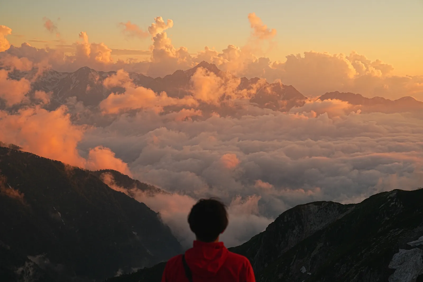 憧れの北アルプスの唐松岳を山小屋泊で行く。天空の池「八方池」と絶景の白馬三山。
