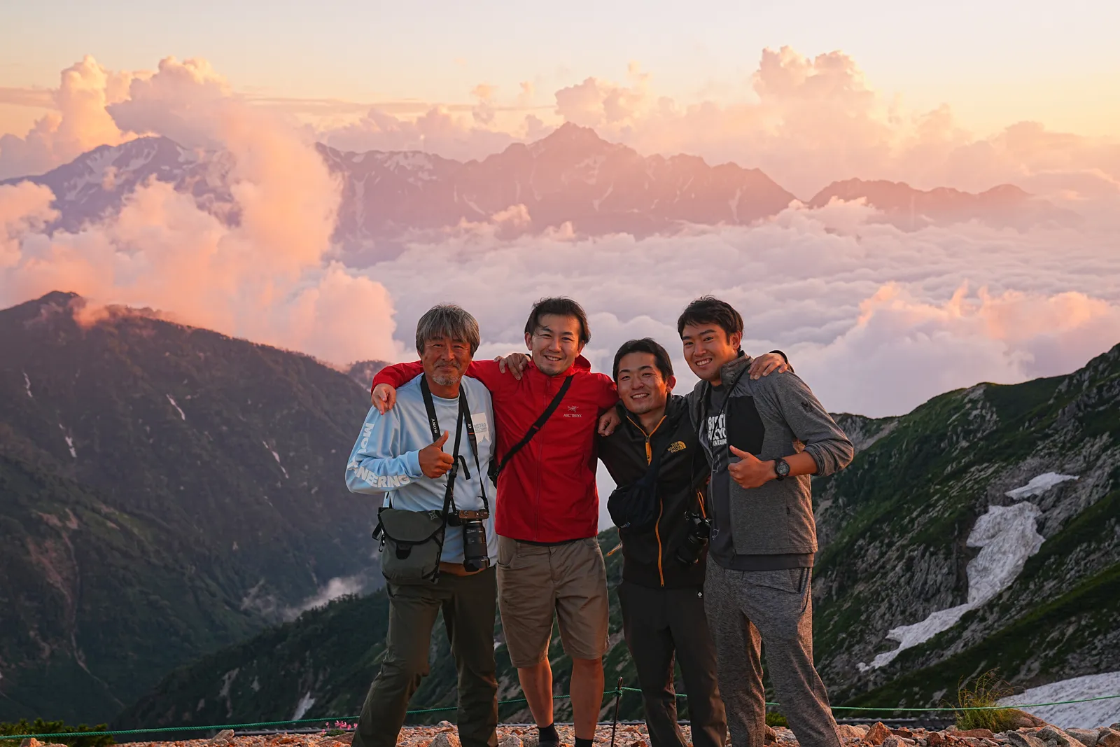 憧れの北アルプスの唐松岳を山小屋泊で行く。天空の池「八方池」と絶景の白馬三山。