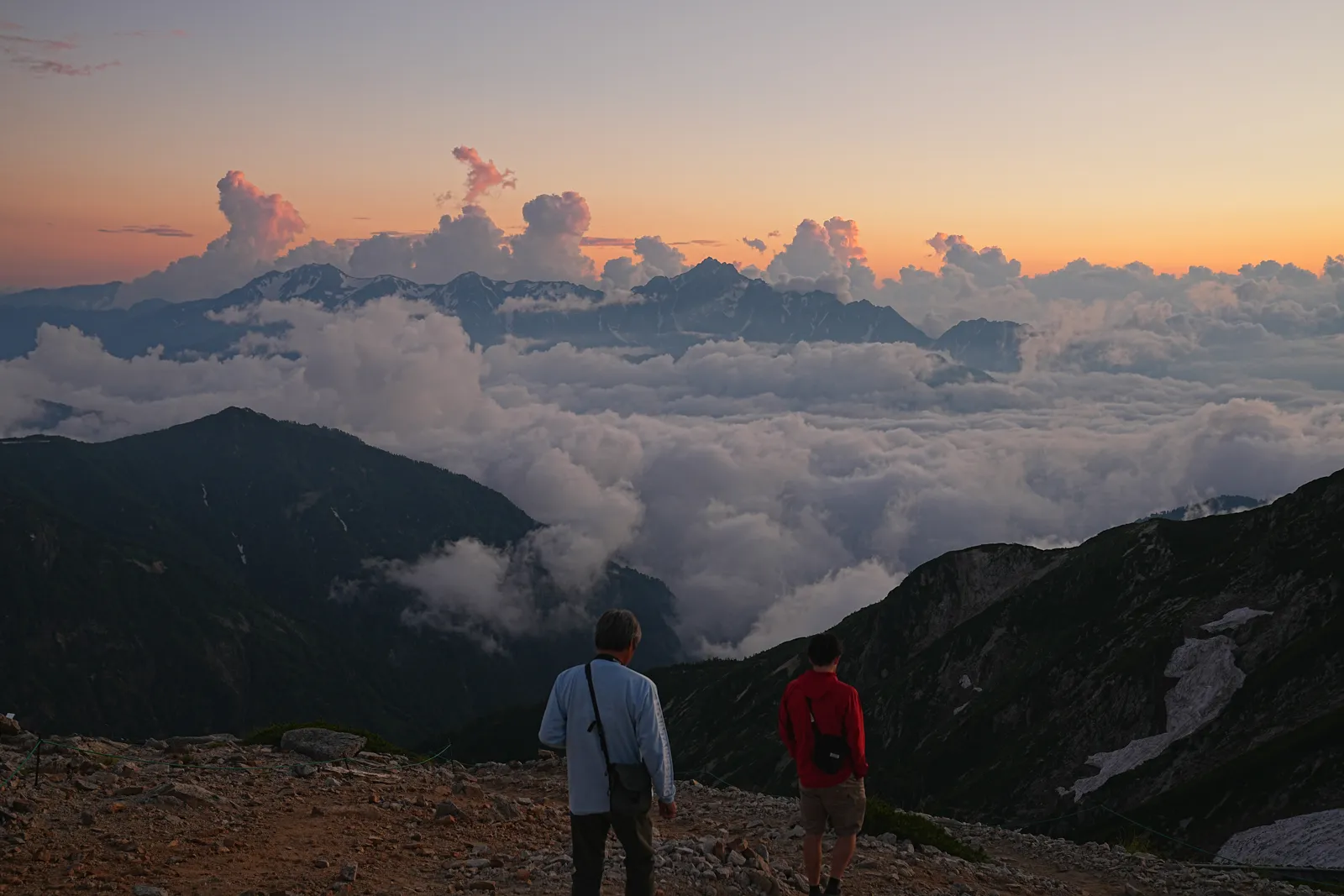 憧れの北アルプスの唐松岳を山小屋泊で行く。天空の池「八方池」と絶景の白馬三山。