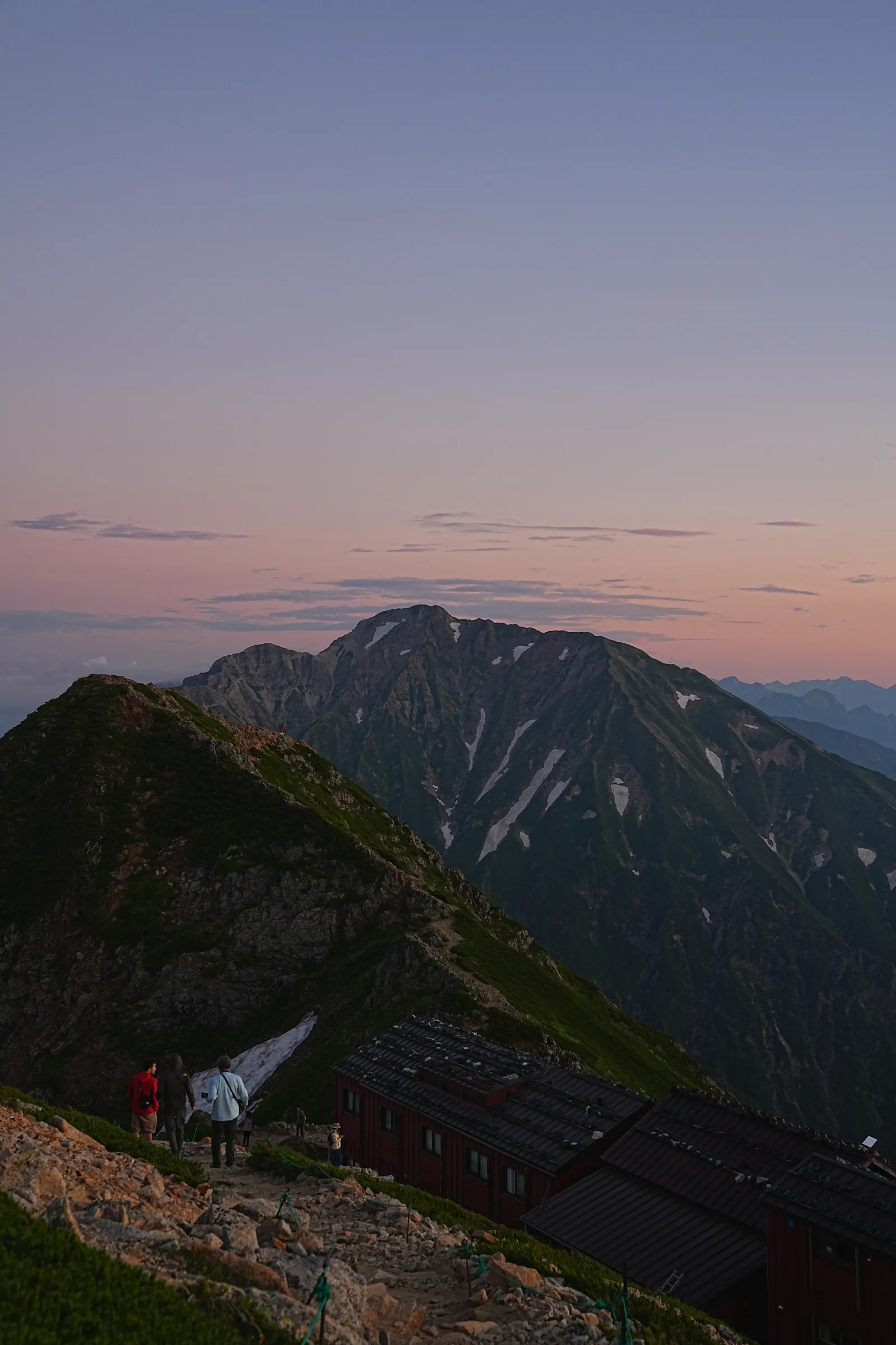 憧れの北アルプスの唐松岳を山小屋泊で行く。天空の池「八方池」と絶景の白馬三山。