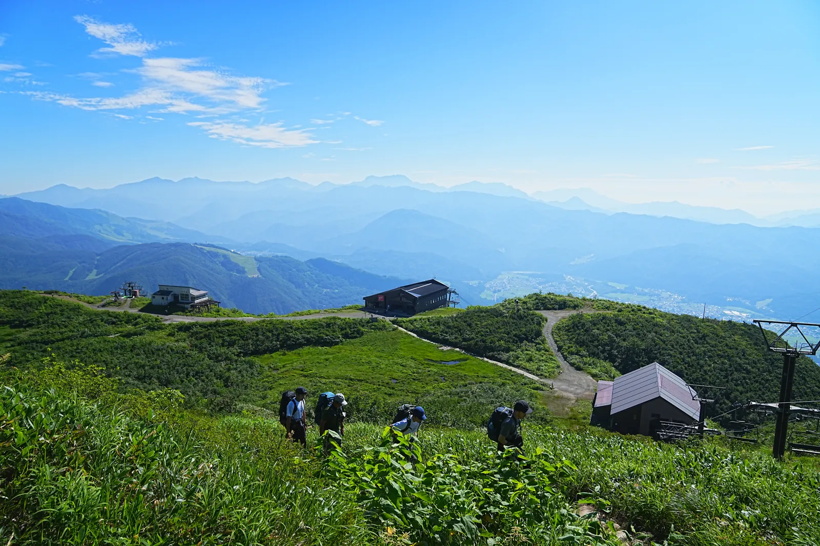 憧れの北アルプスの唐松岳を山小屋泊で行く。天空の池「八方池」と絶景の白馬三山。