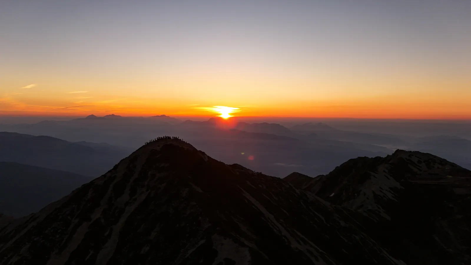 憧れの北アルプスの唐松岳を山小屋泊で行く。天空の池「八方池」と絶景の白馬三山。