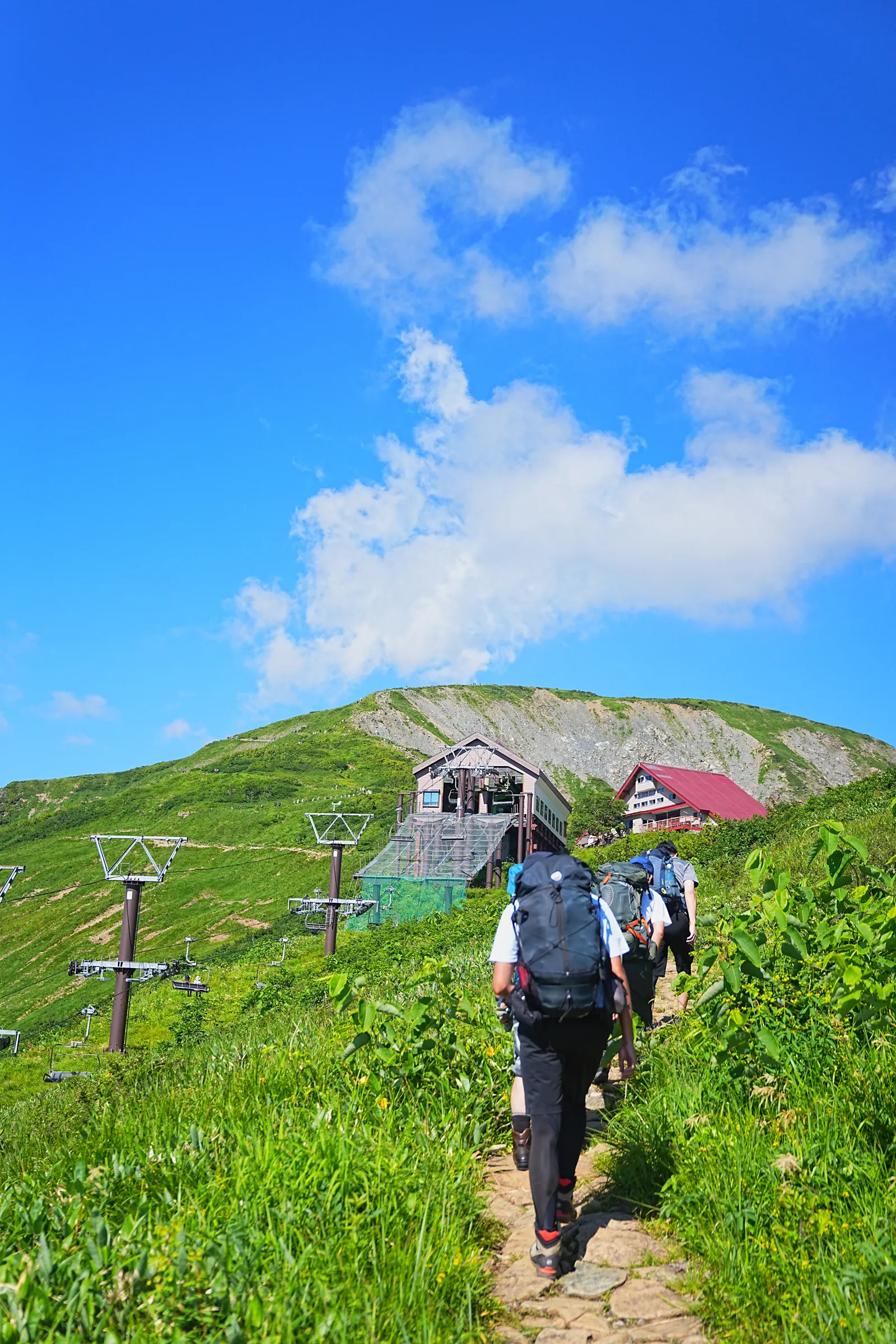 憧れの北アルプスの唐松岳を山小屋泊で行く。天空の池「八方池」と絶景の白馬三山。