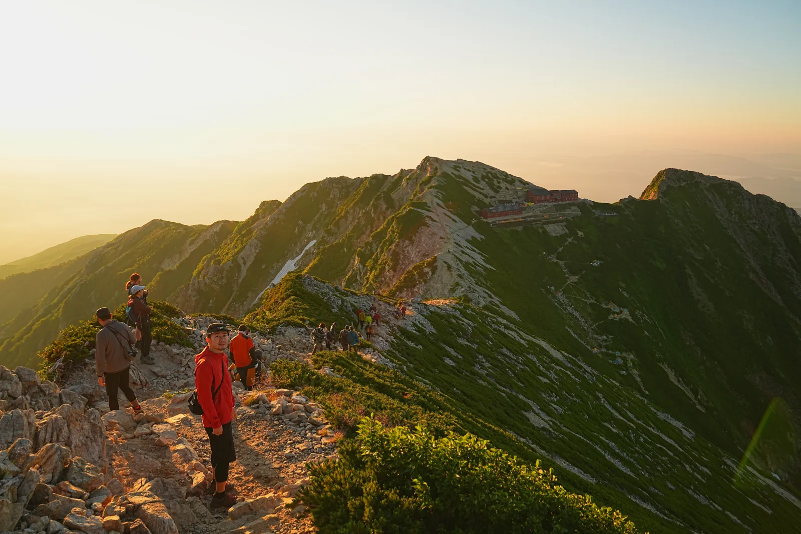 憧れの北アルプスの唐松岳を山小屋泊で行く。天空の池「八方池」と絶景の白馬三山。