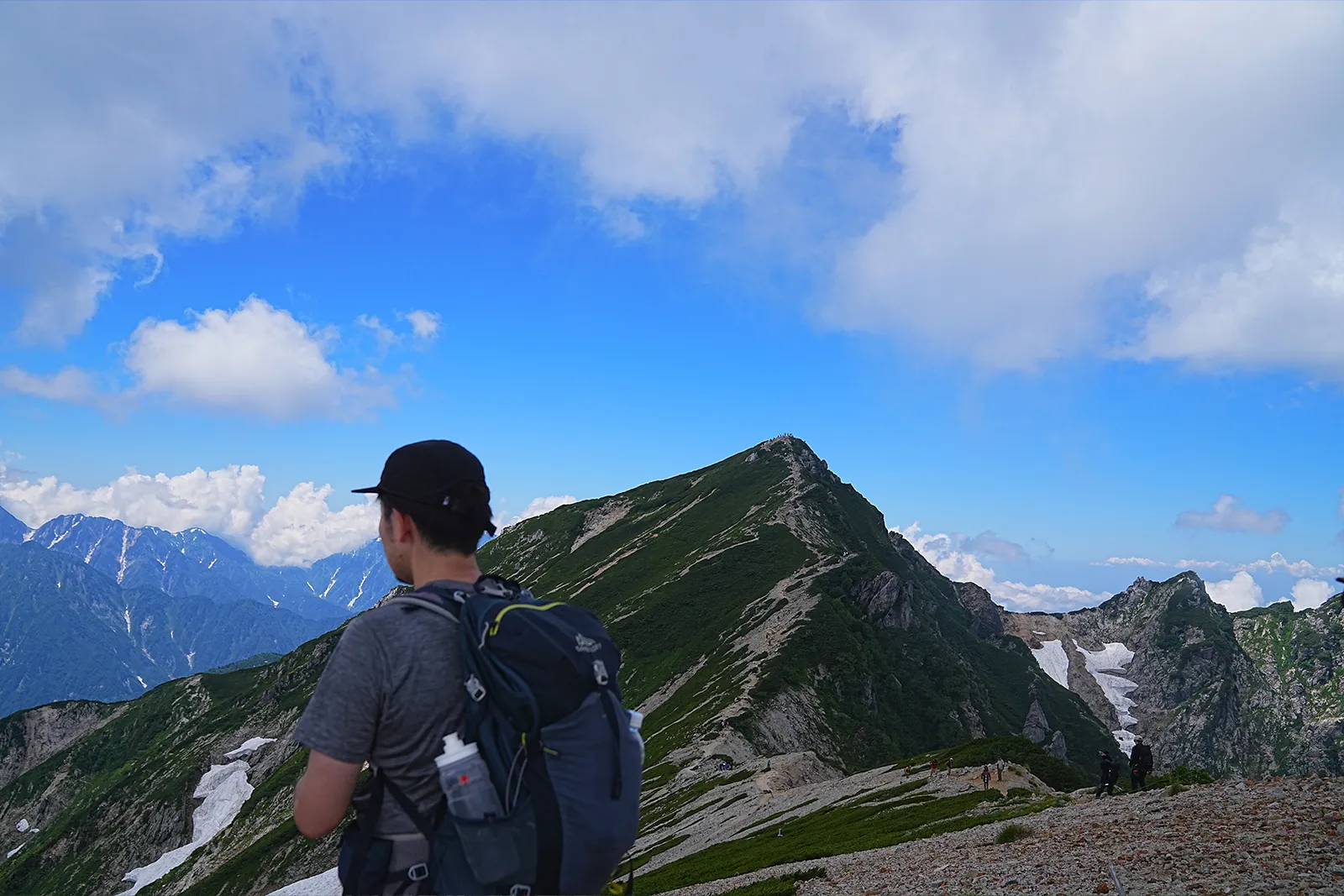 憧れの北アルプスの唐松岳を山小屋泊で行く。天空の池「八方池」と絶景の白馬三山。