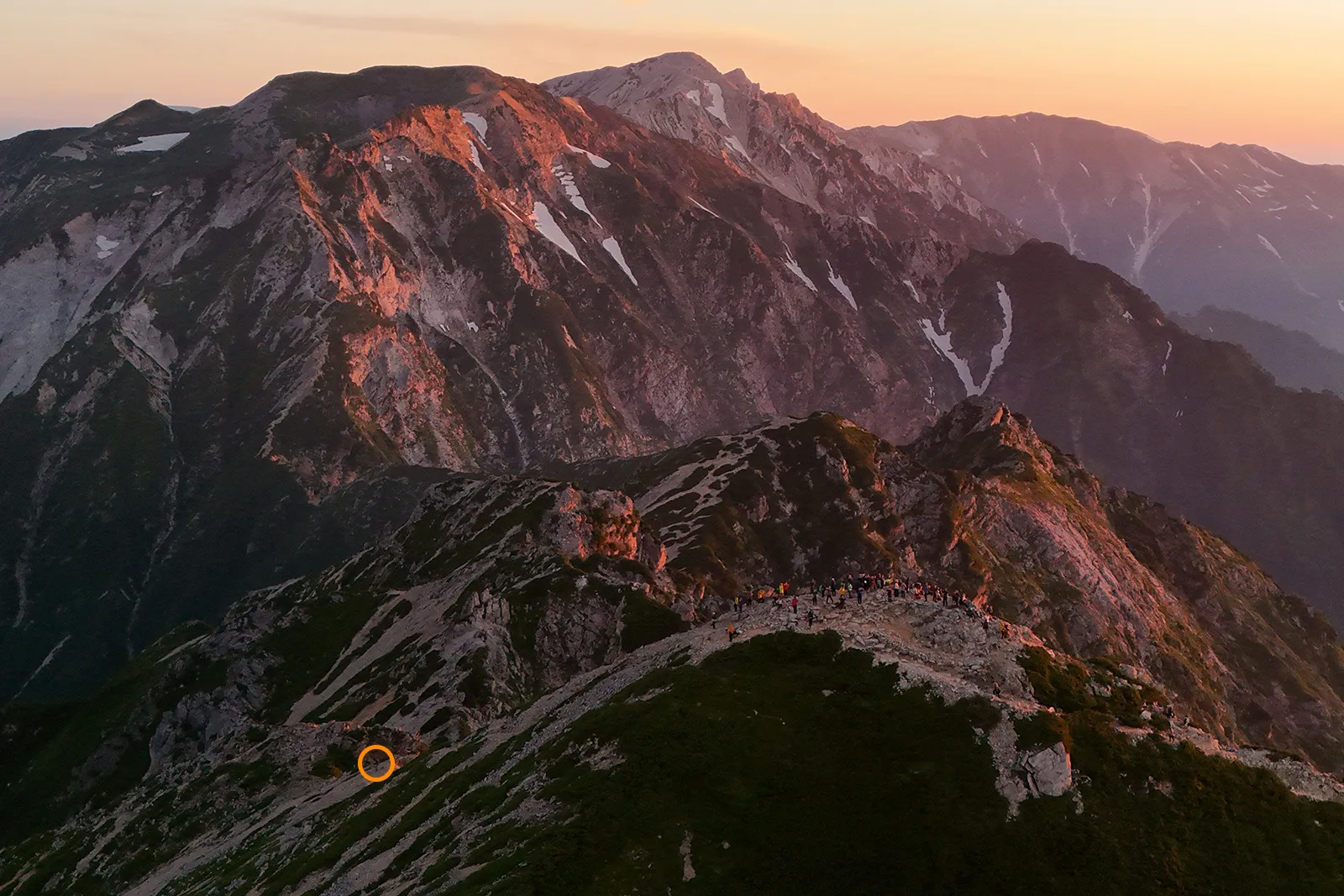 憧れの北アルプスの唐松岳を山小屋泊で行く。天空の池「八方池」と絶景の白馬三山。