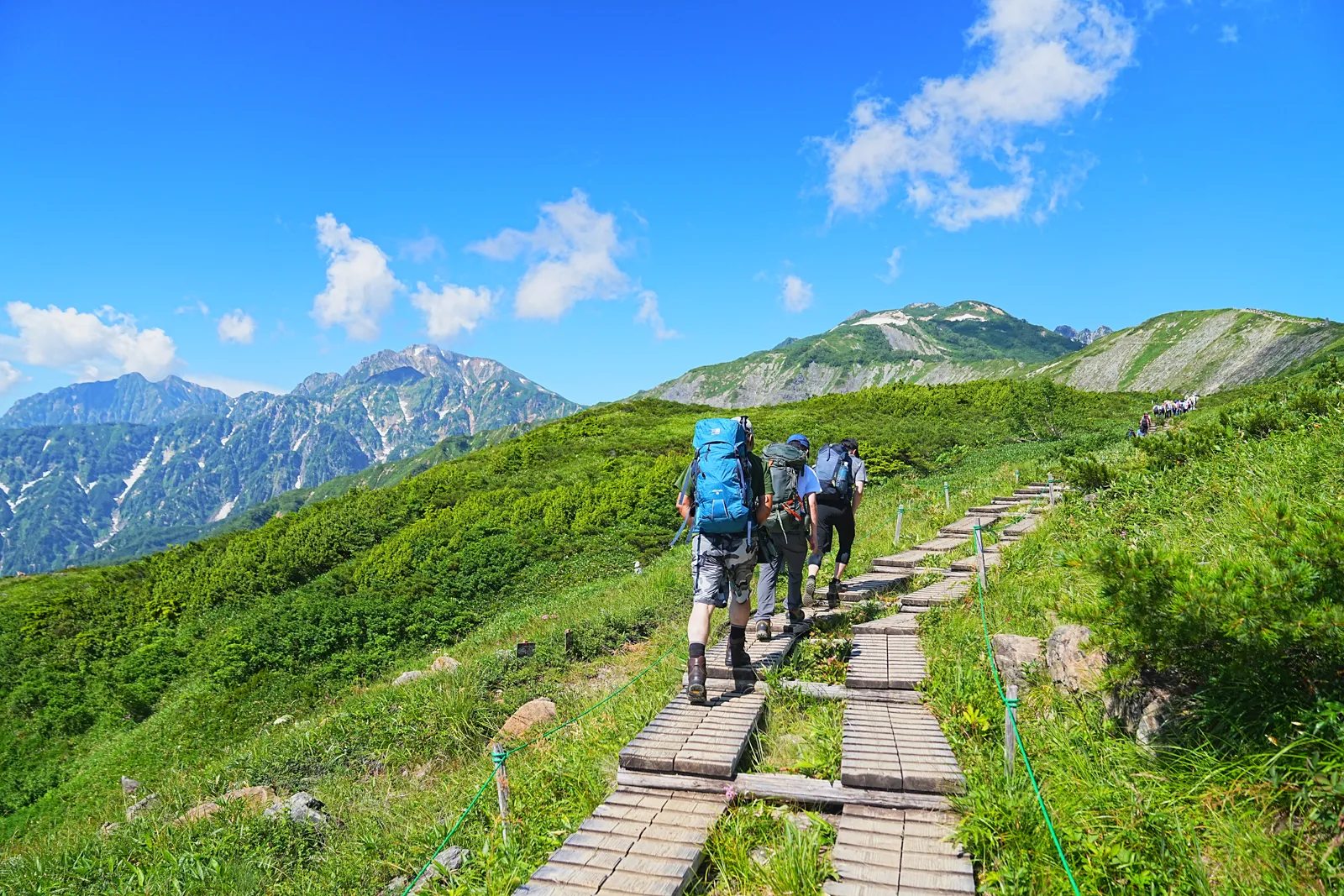 憧れの北アルプスの唐松岳を山小屋泊で行く。天空の池「八方池」と絶景の白馬三山。
