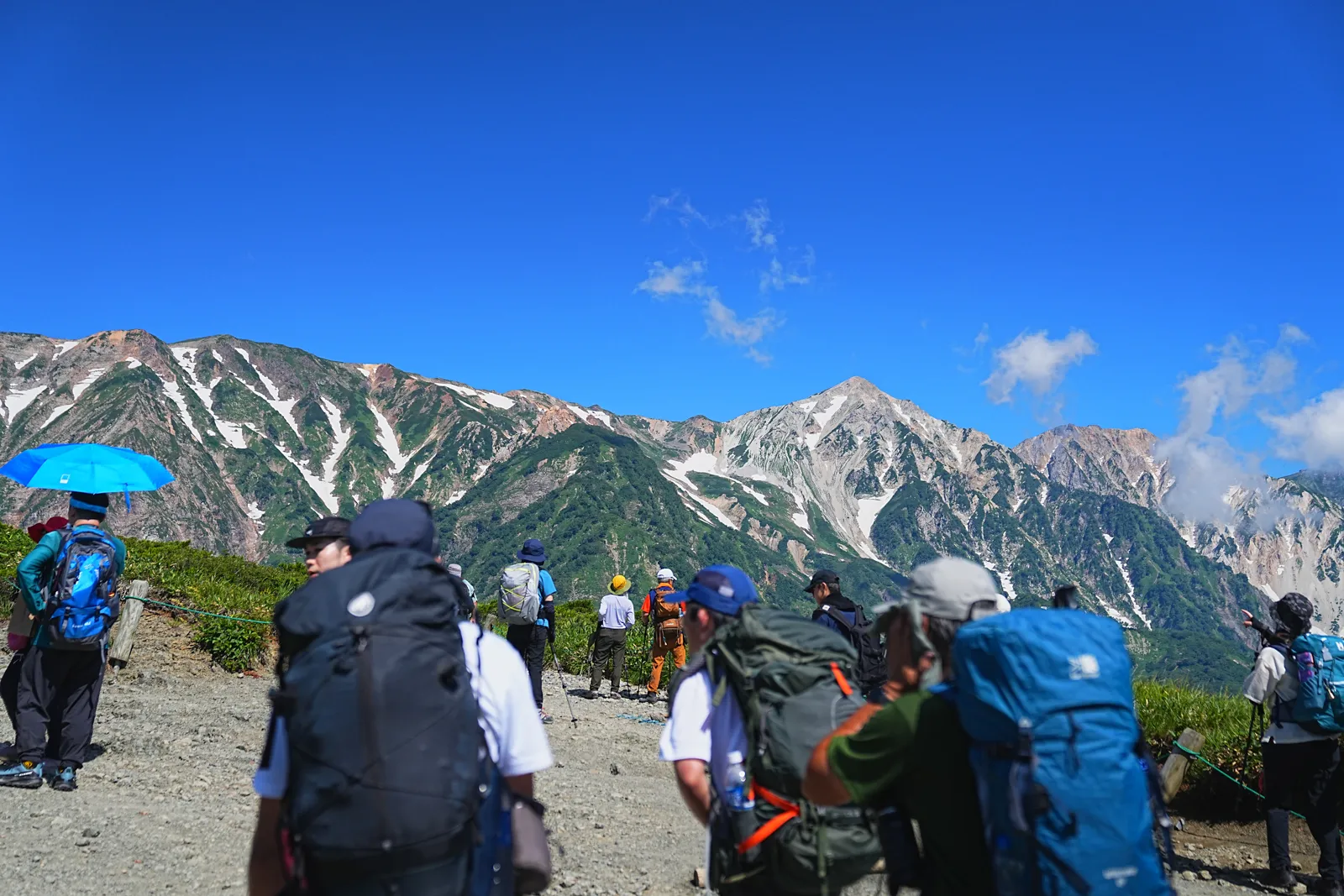 憧れの北アルプスの唐松岳を山小屋泊で行く。天空の池「八方池」と絶景の白馬三山。
