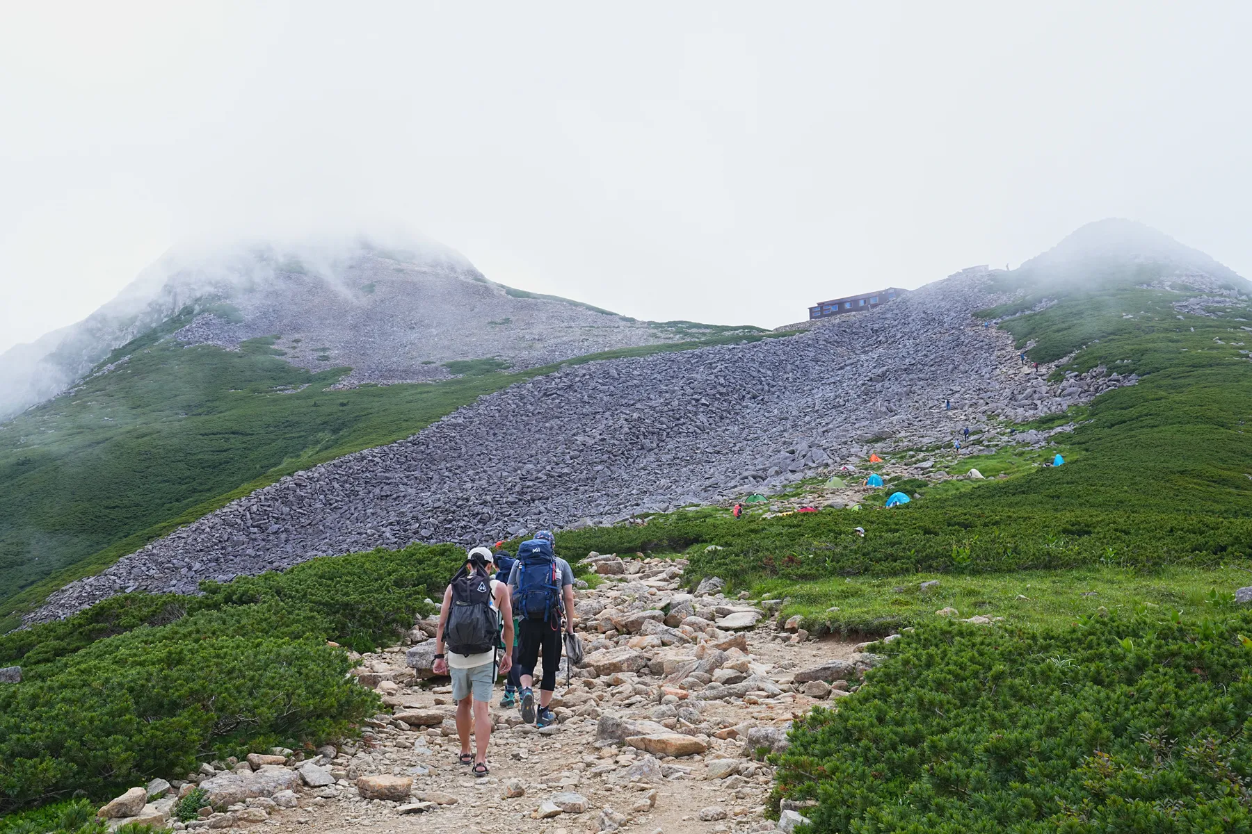 北アルプス「笠ヶ岳」、笠新道を登り笠ヶ岳山荘へ