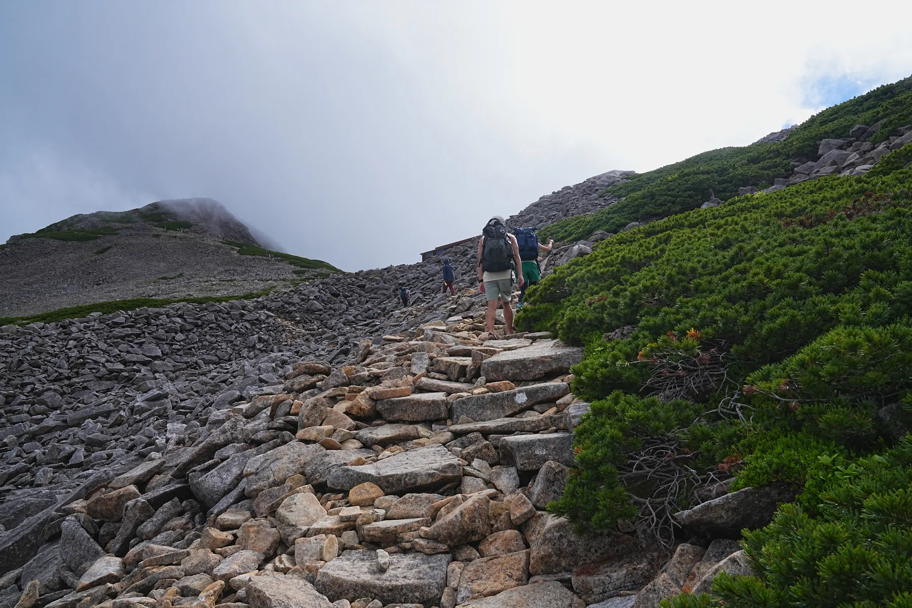 北アルプス「笠ヶ岳」、笠新道を登り笠ヶ岳山荘へ