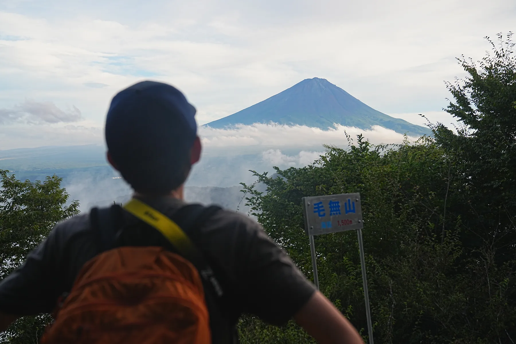 絶景の夕焼けの富士山を眺める登山。富士山外輪・毛無山。