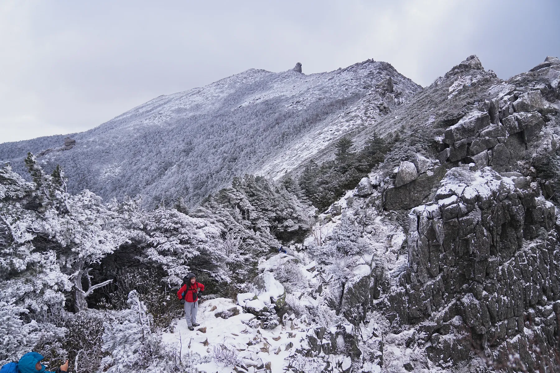 冬の金峰山。金峰山小屋に泊まって山頂で朝日。