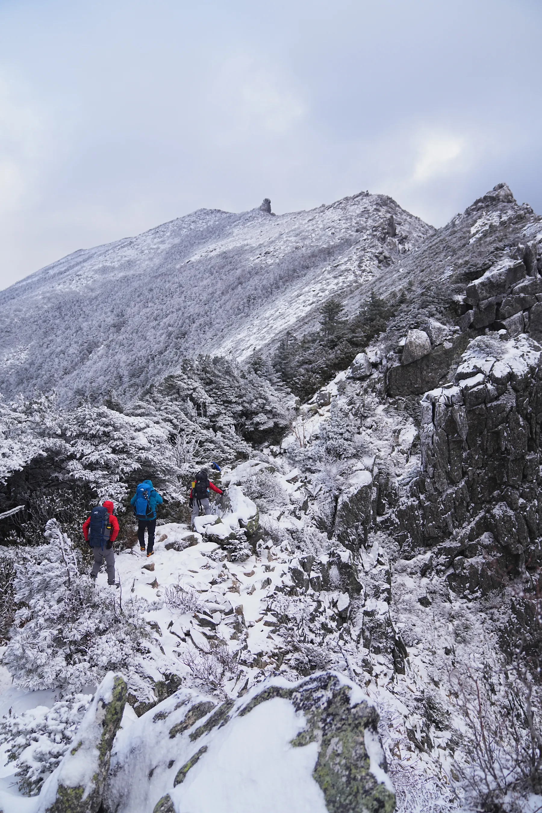 冬の金峰山。金峰山小屋に泊まって山頂で朝日。