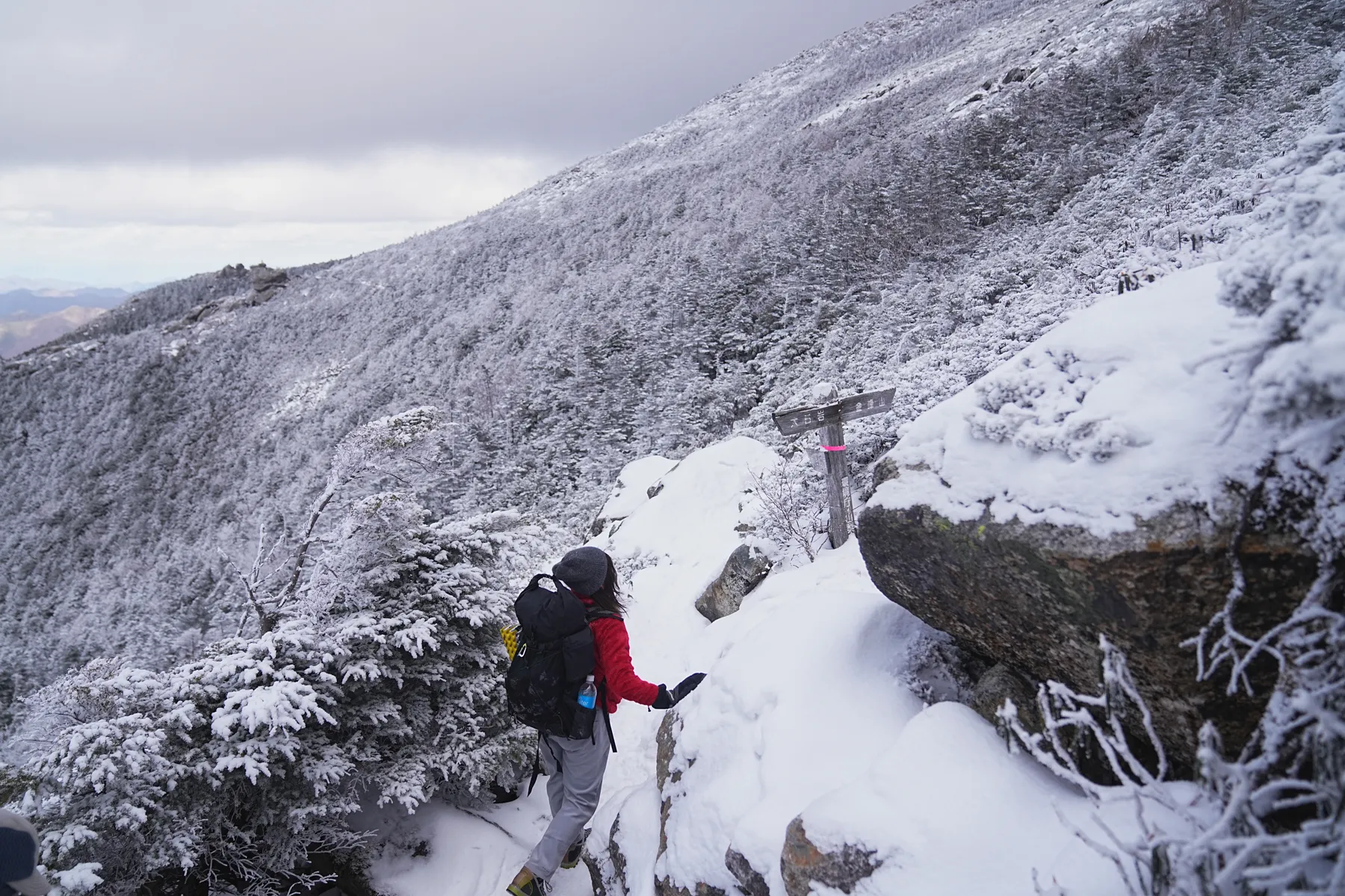 冬の金峰山。金峰山小屋に泊まって山頂で朝日。