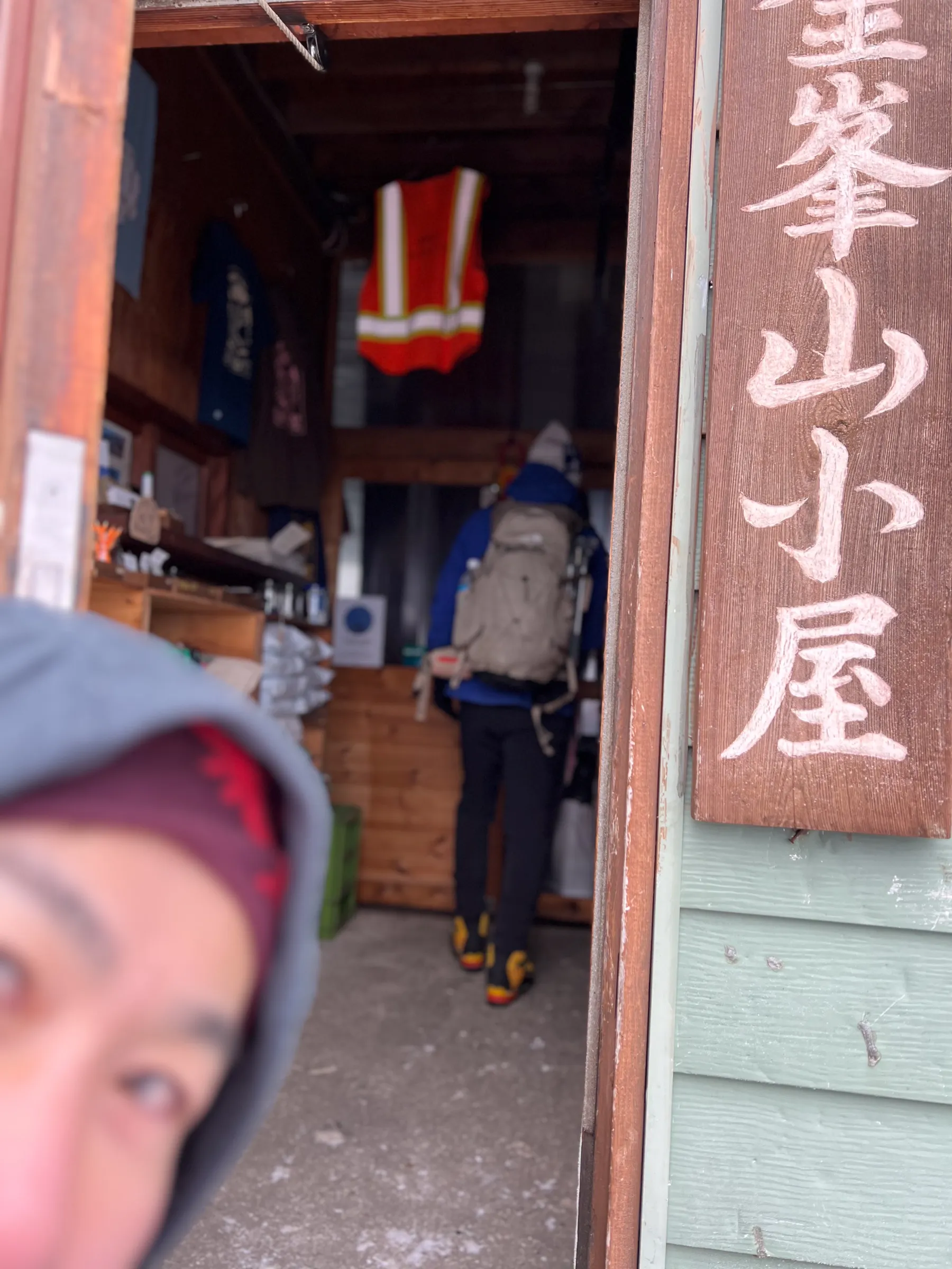 冬の金峰山。金峰山小屋に泊まって山頂で朝日。