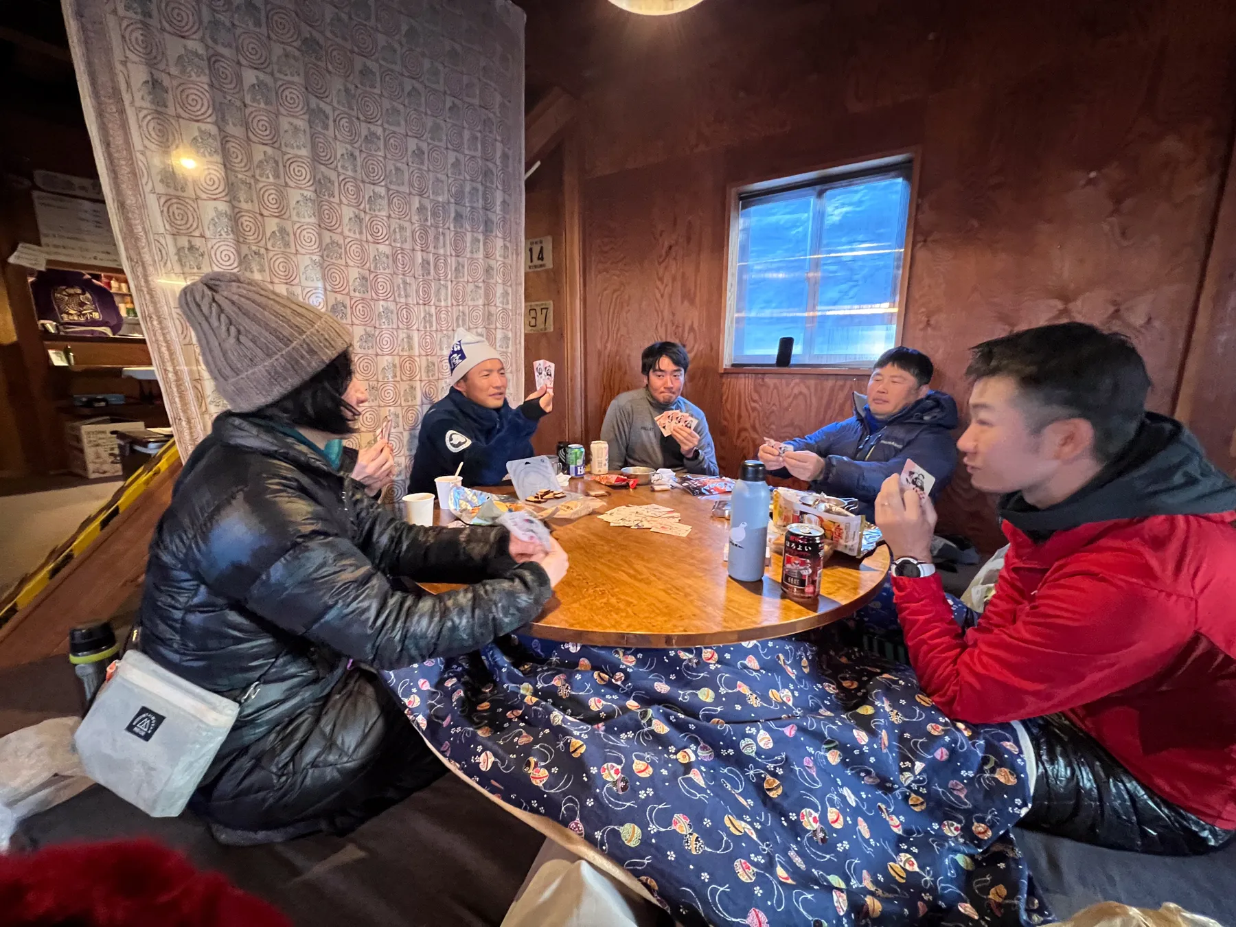 冬の金峰山。金峰山小屋に泊まって山頂で朝日。