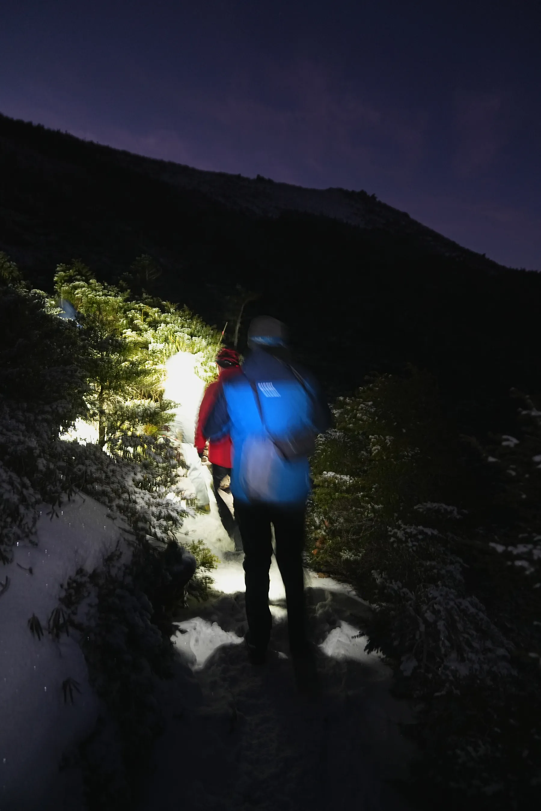 冬の金峰山。金峰山小屋に泊まって山頂で朝日。