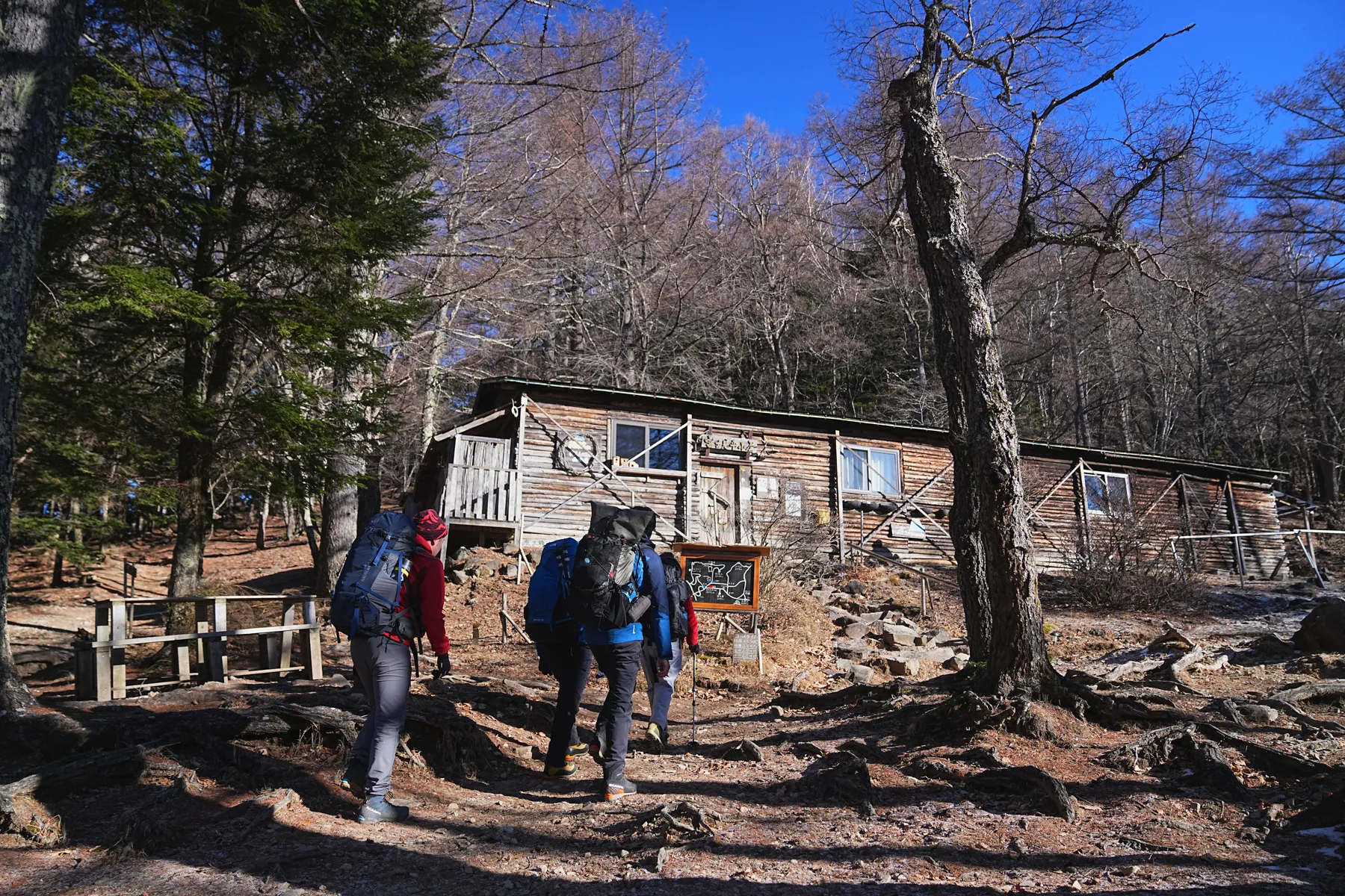 冬の金峰山。金峰山小屋に泊まって山頂で朝日。